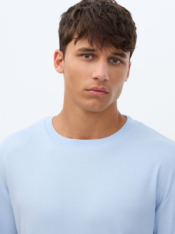 Basic crew-neck T-shirt sky blue detail view