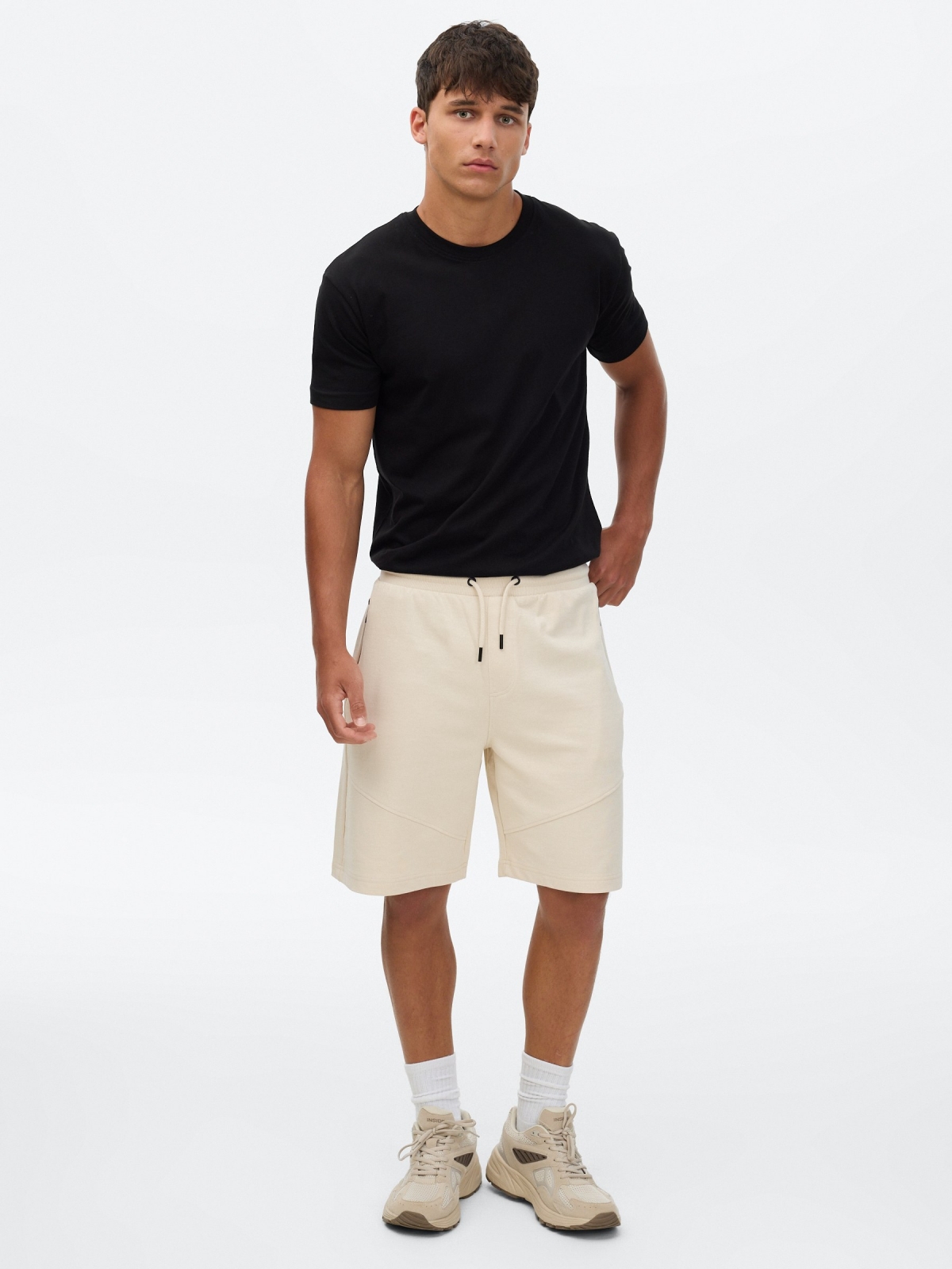Bermuda jogger de felpa crudo vista media frontal