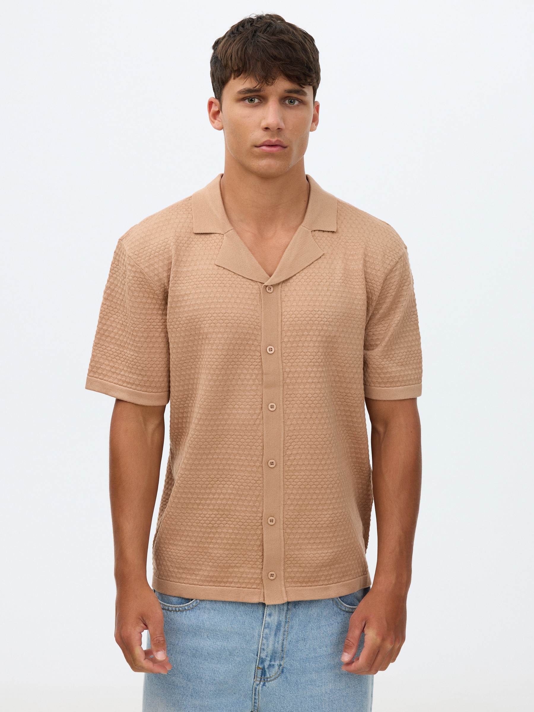 Resort-collar knit shirt beige middle front view