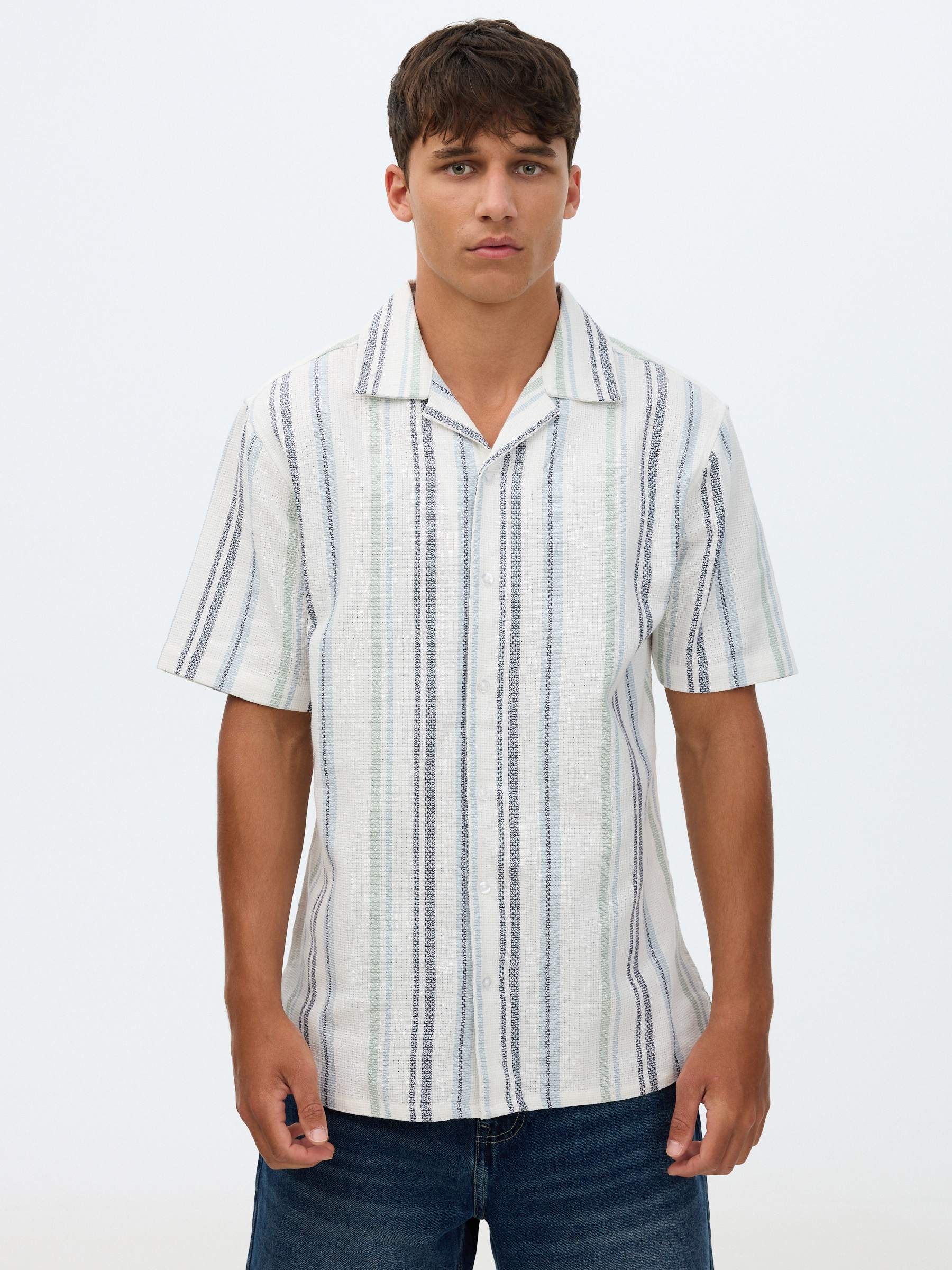 Camisa rústica de rayas blanco vista media frontal