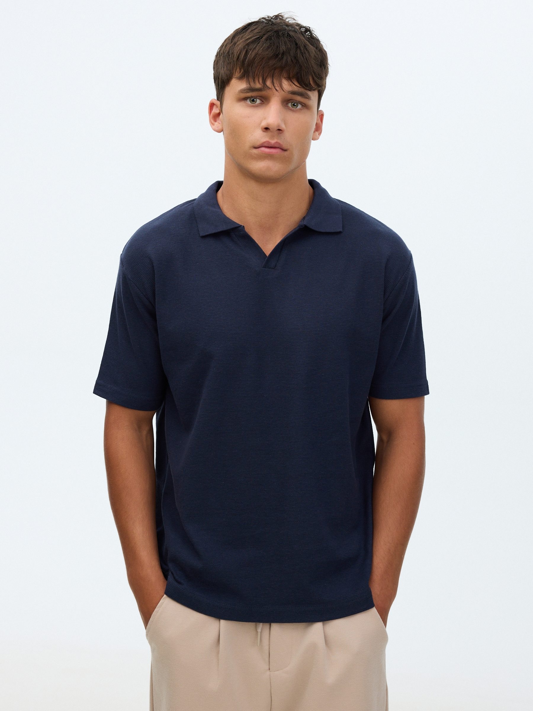 Plain short-sleeved polo shirt navy middle front view
