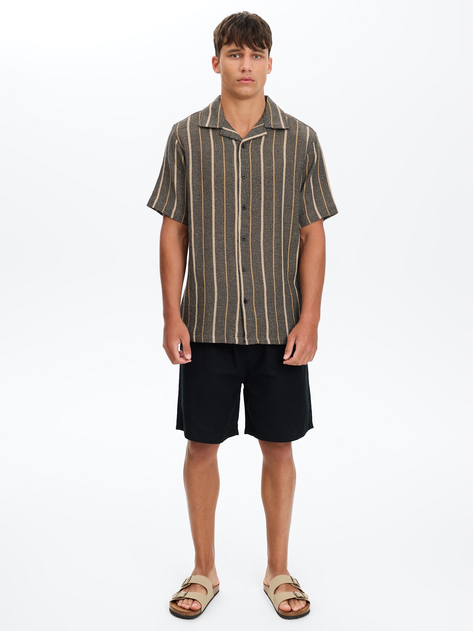 Camisa rayas cuello resort negro vista media frontal