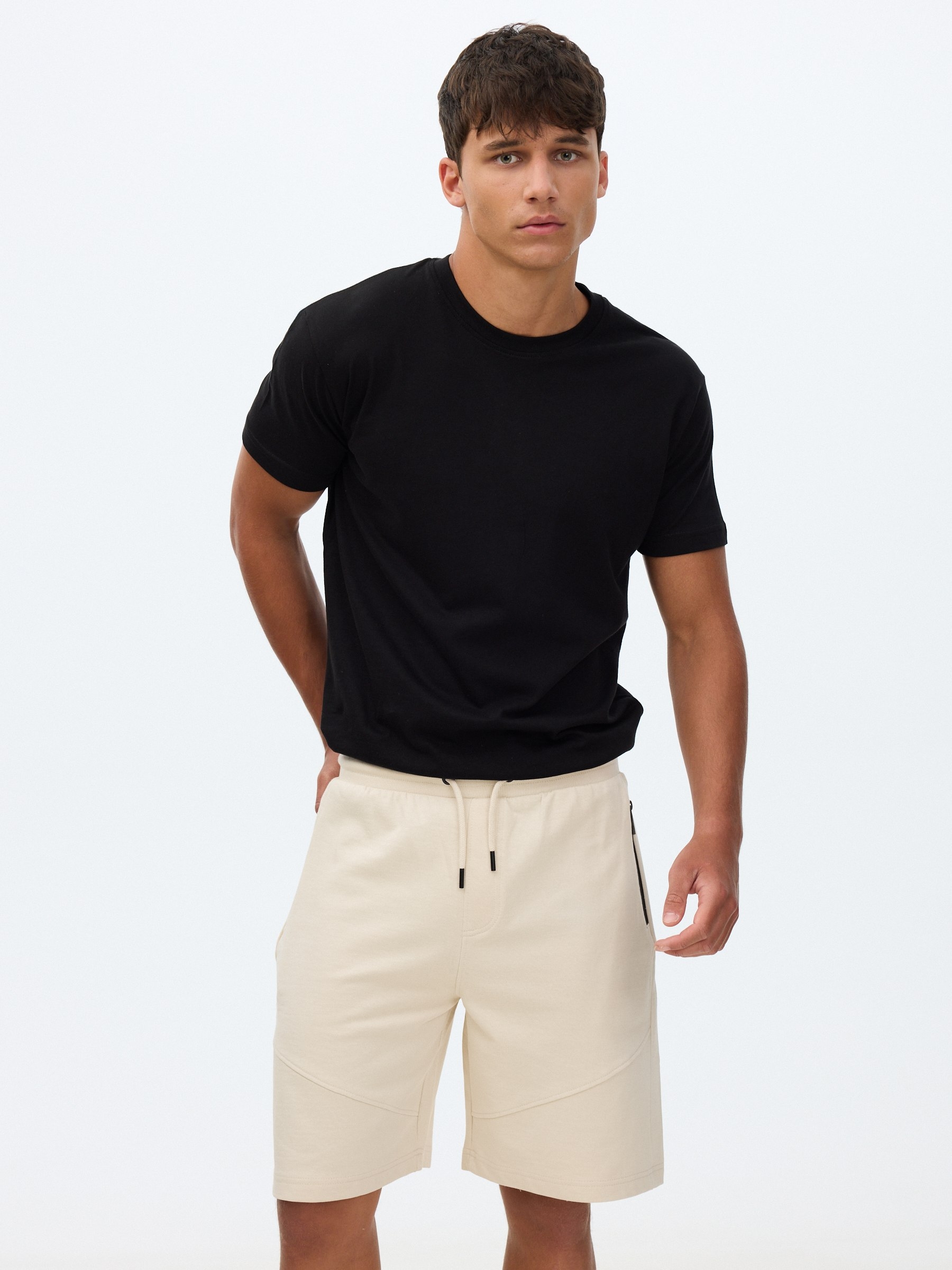 Bermuda jogger de felpa crudo vista media frontal