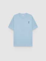 %Pto% Camiseta con detalle minimal azul claro vista frontal