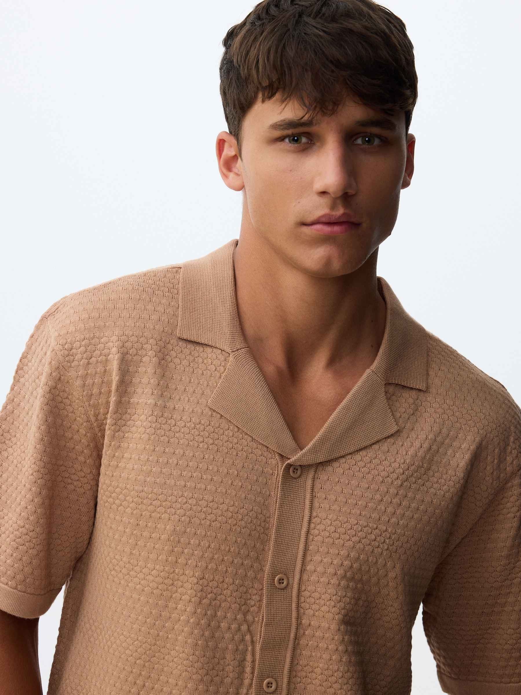 Resort-collar knit shirt beige middle front view