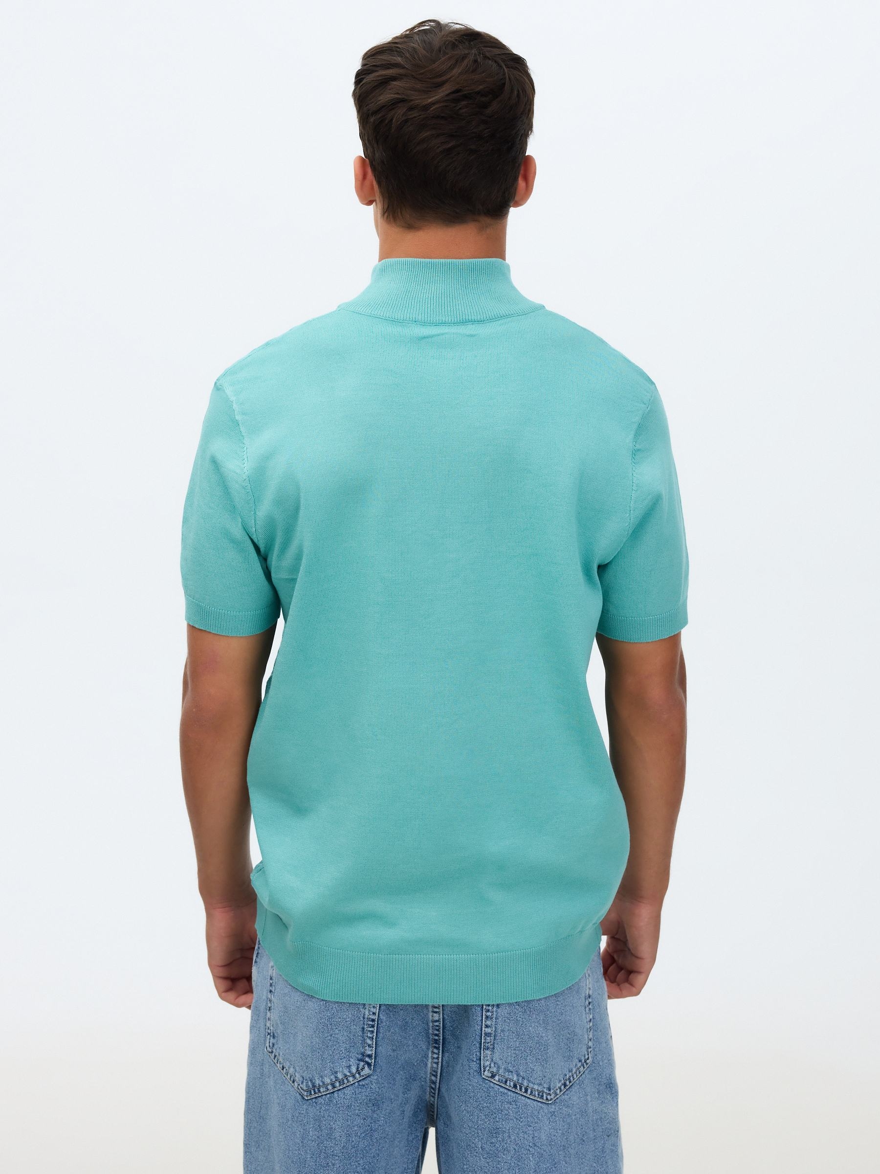 Camiseta punto cuello cisne verde vista media frontal
