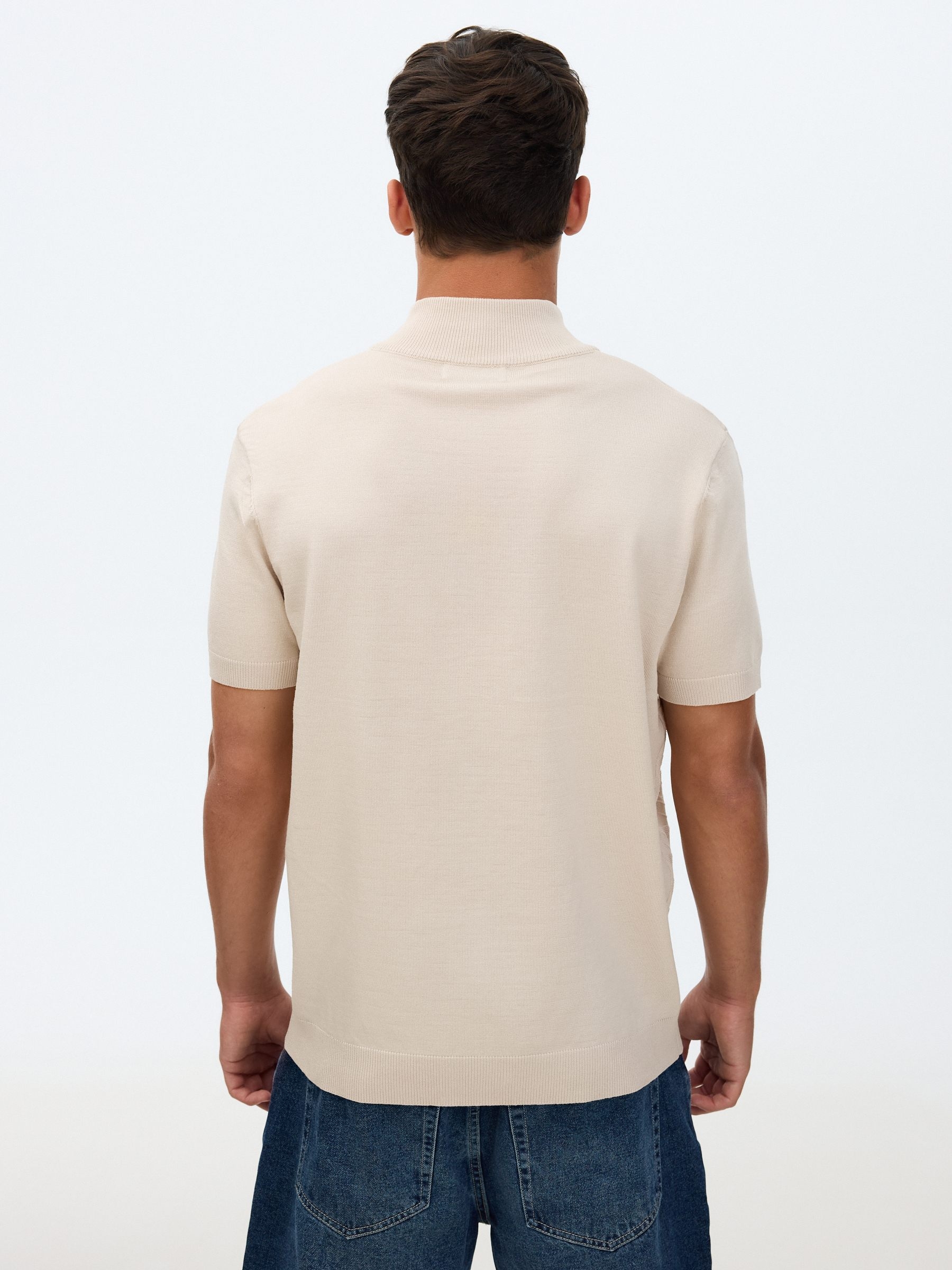 Camiseta punto cuello cisne crudo vista media frontal