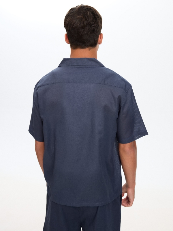 Camisa oversize de algodón azul marino vista media trasera