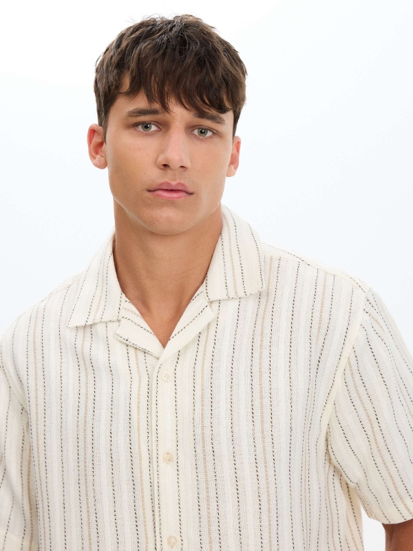 Camisa listrada de algodão resort off white vista detalhe