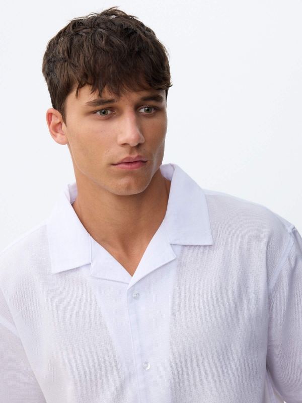 Oversized cotton shirt white detail view
