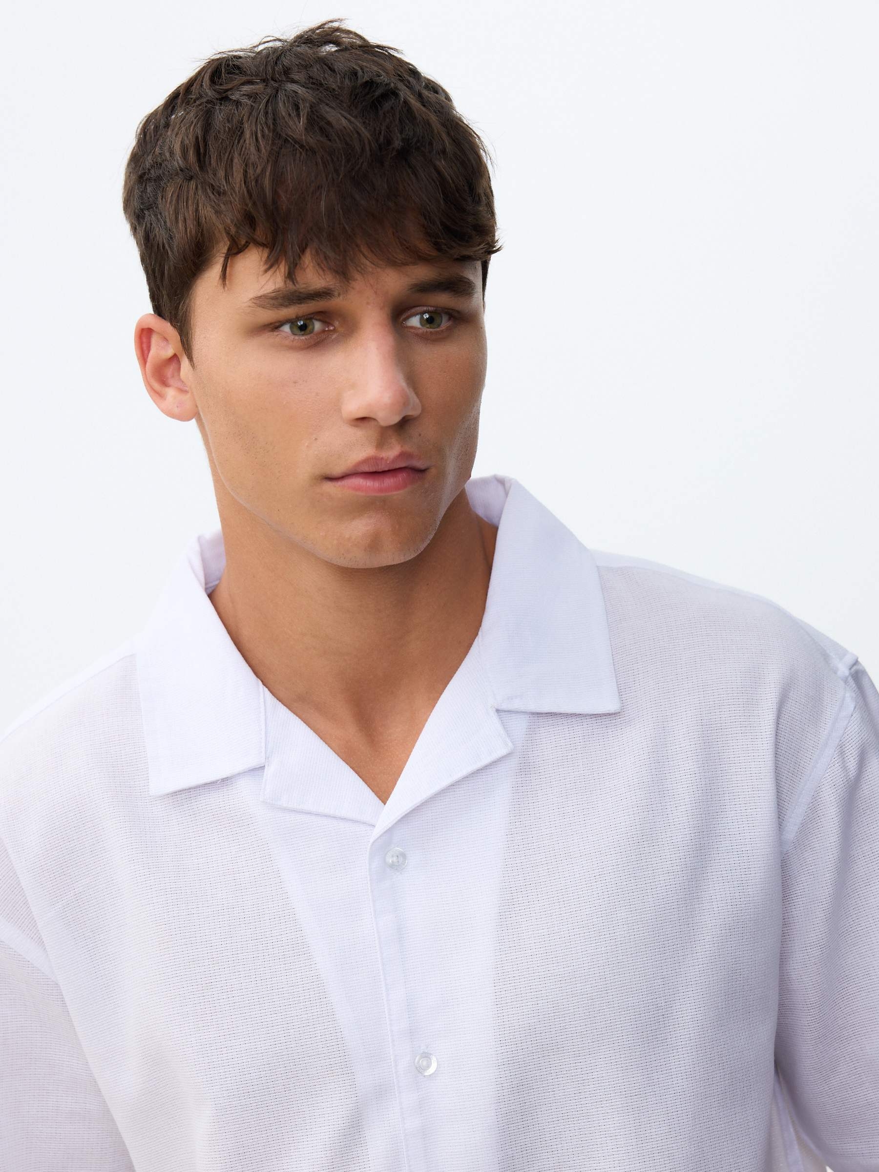 Oversized cotton shirt white middle front view