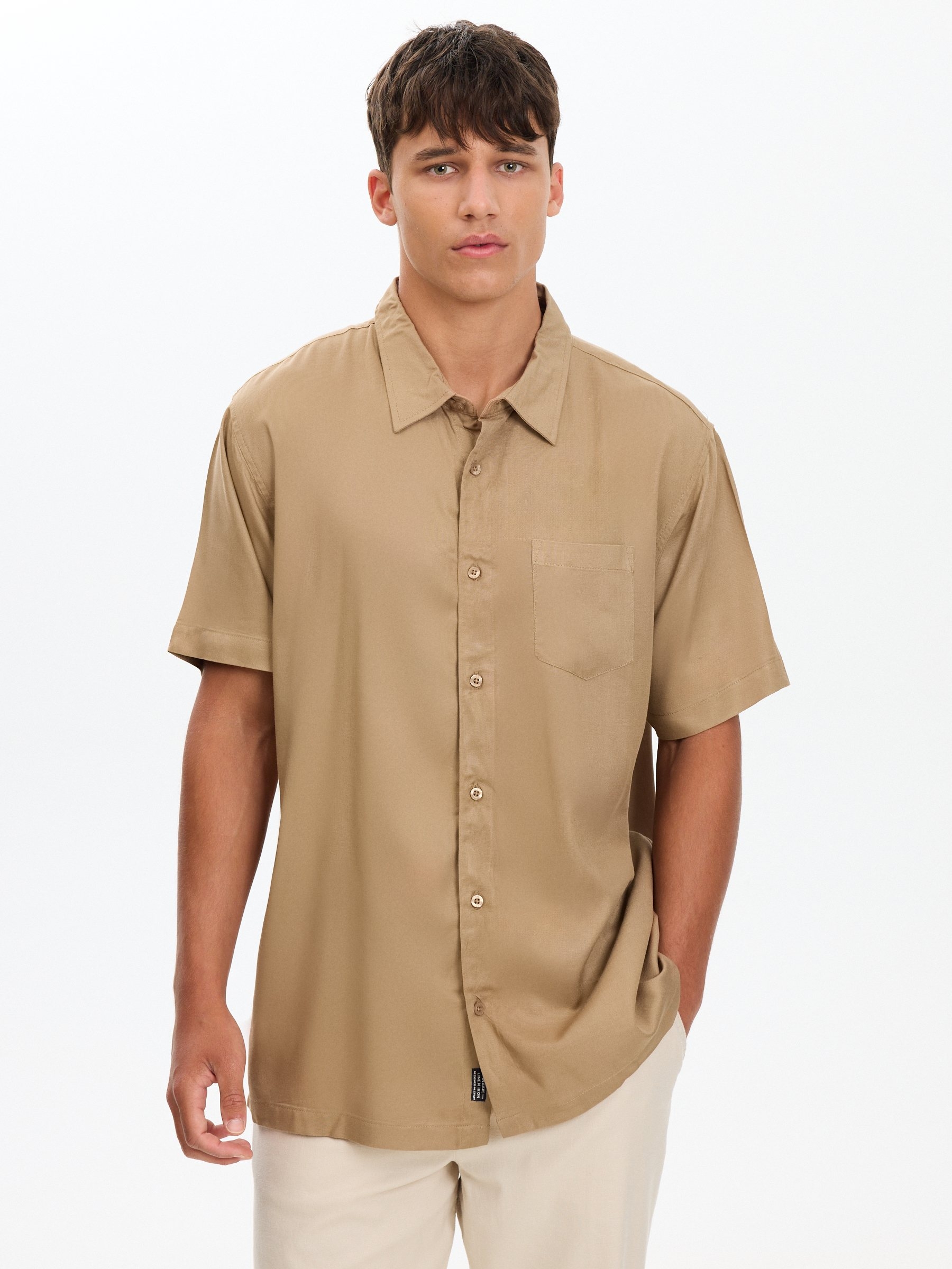 Camisa lino manga corta beige vista media frontal
