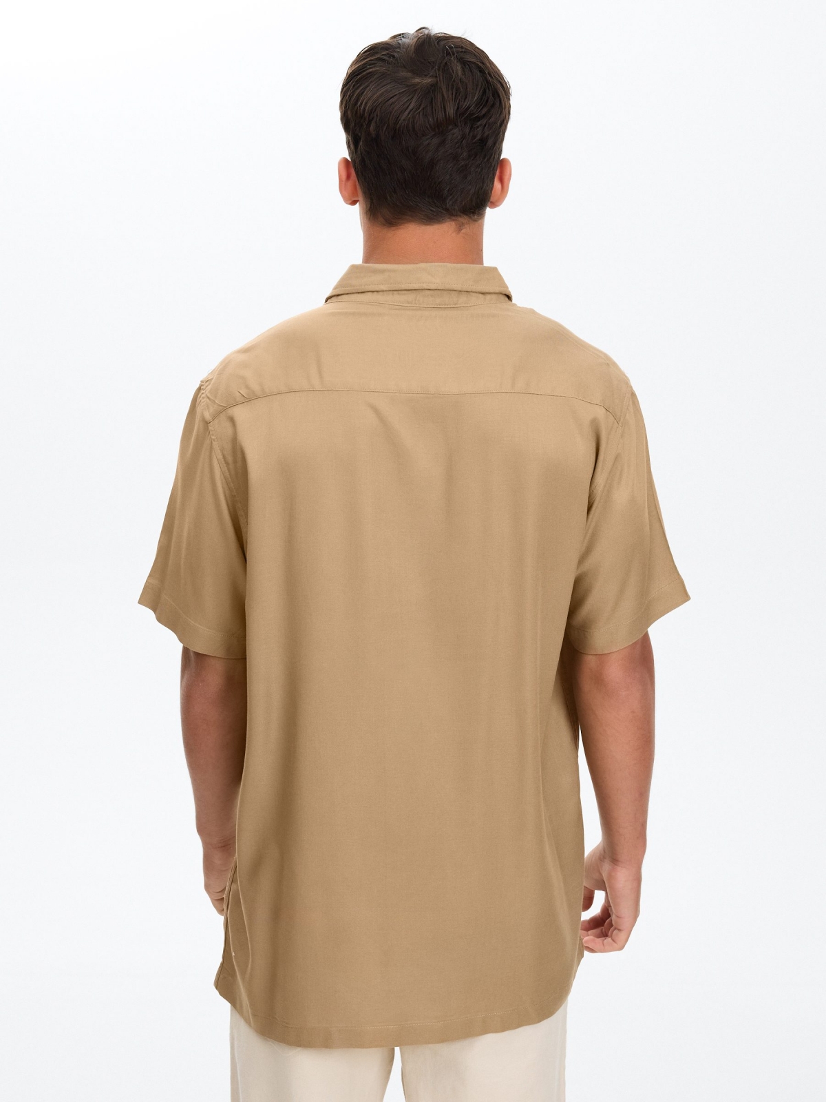 Camisa lino manga corta beige vista media trasera