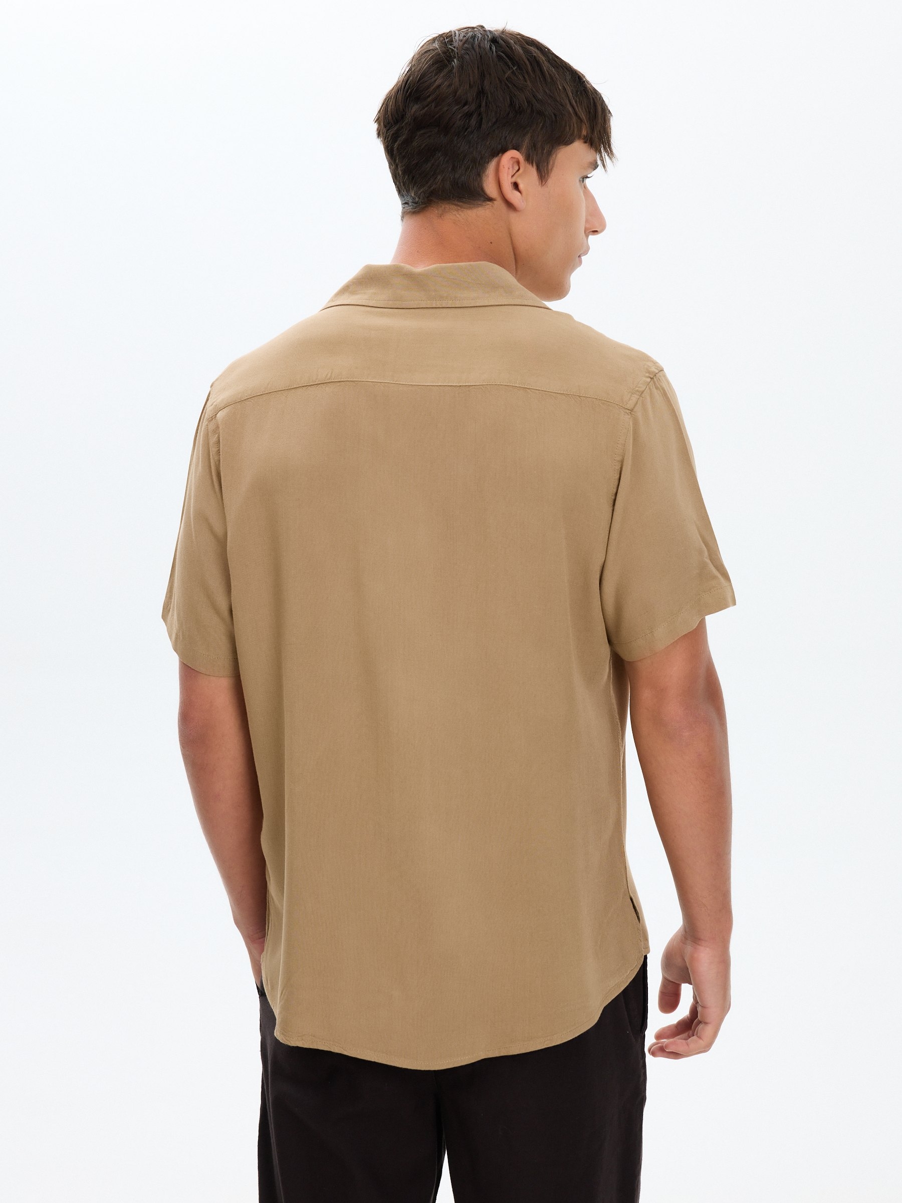 Camisa lino resort beige vista media frontal