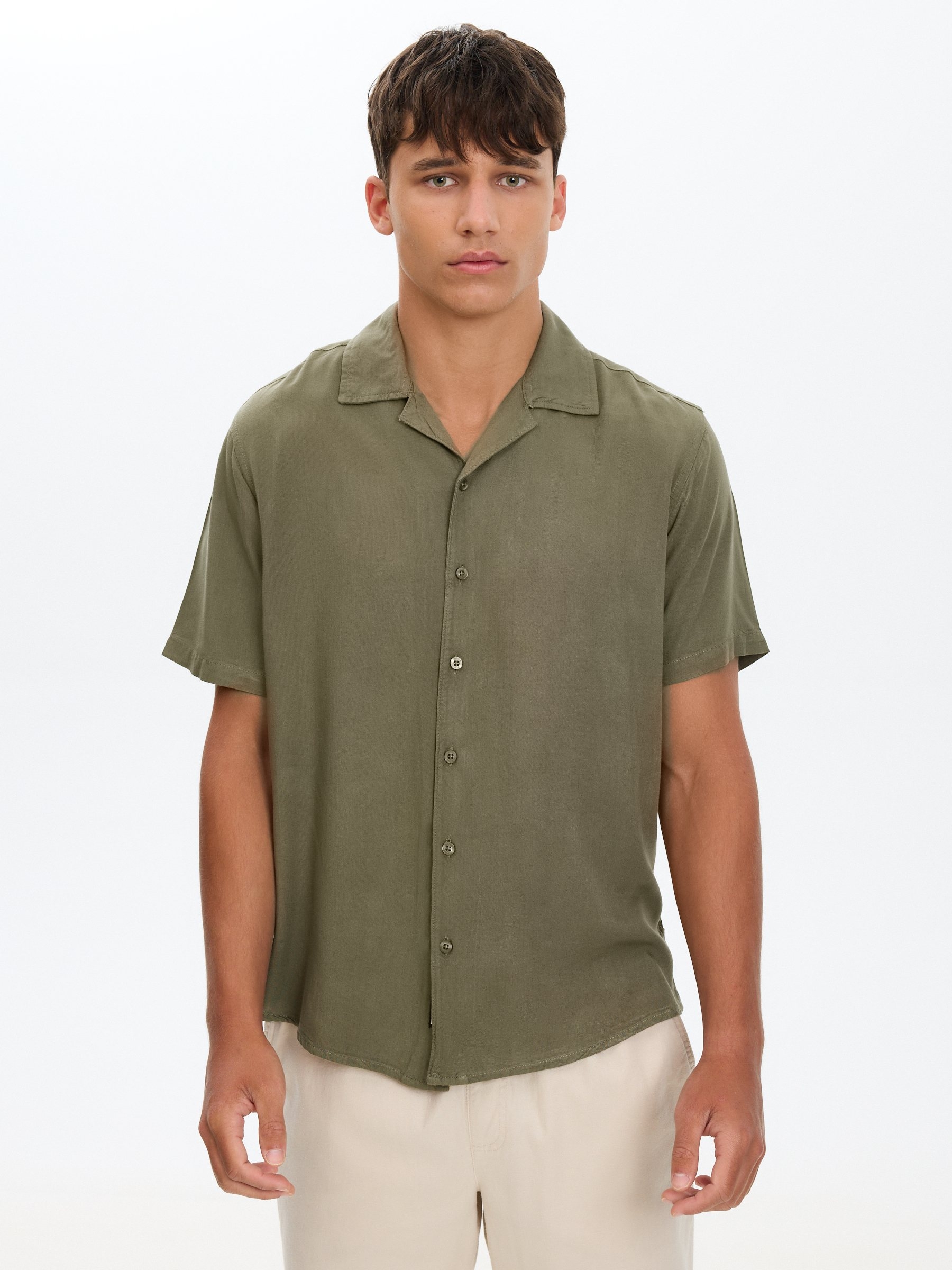 Camisa lino resort kaki vista media frontal