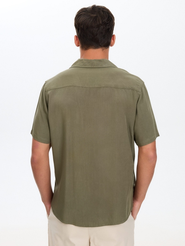 Camisa lino resort kaki vista media trasera