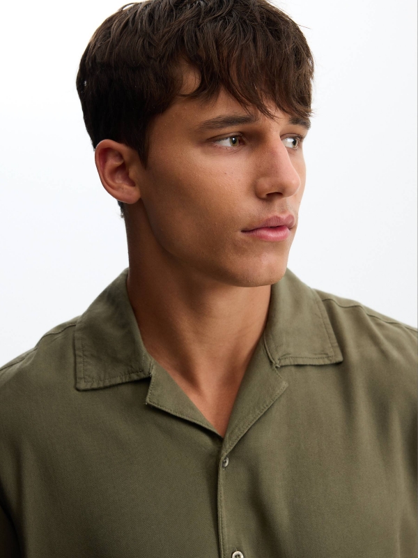 Linen resort shirt khaki detail view