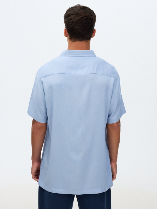 Camisa lino manga corta azul celeste vista media trasera