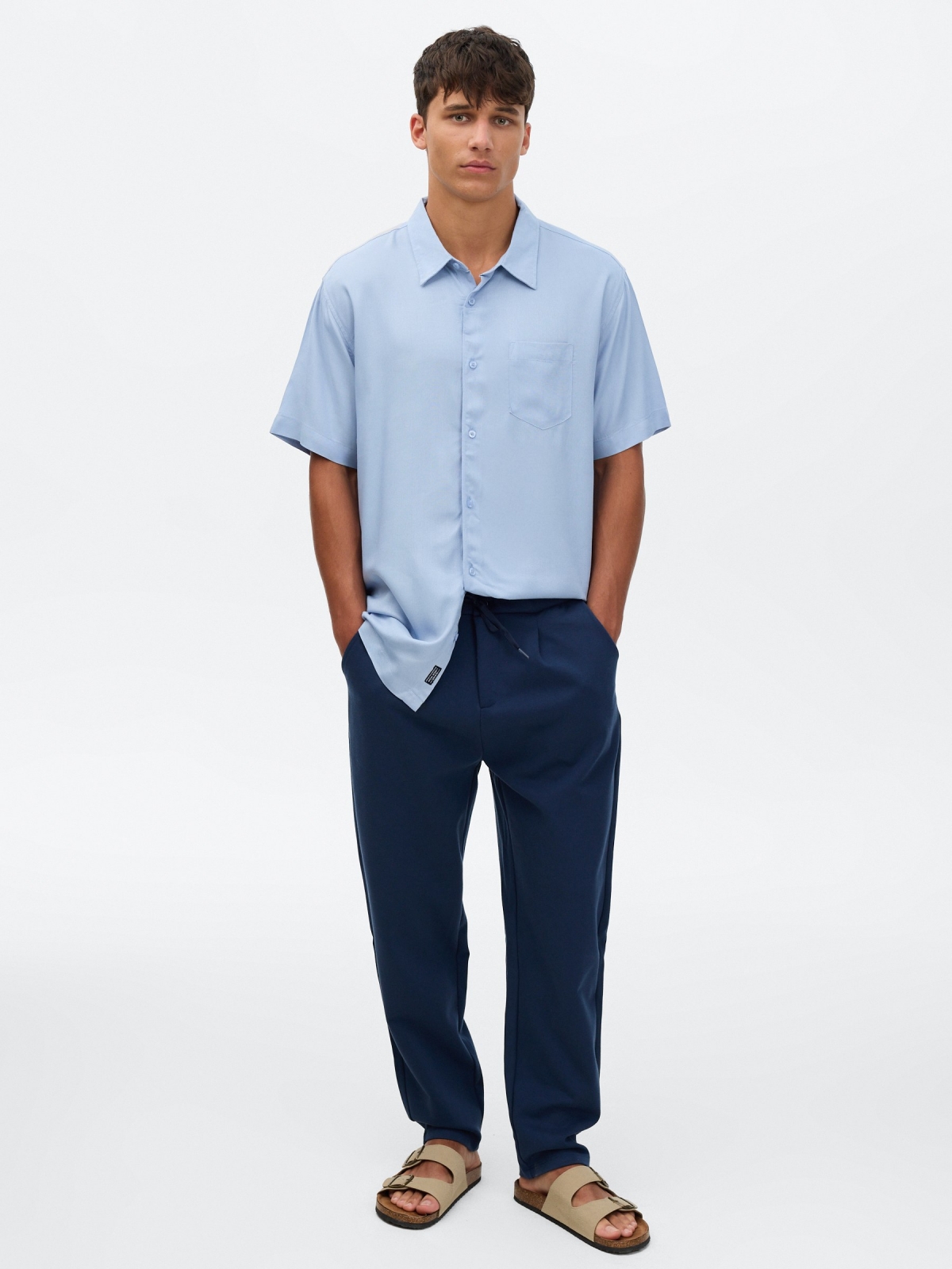 Short-sleeve linen shirt sky blue front view