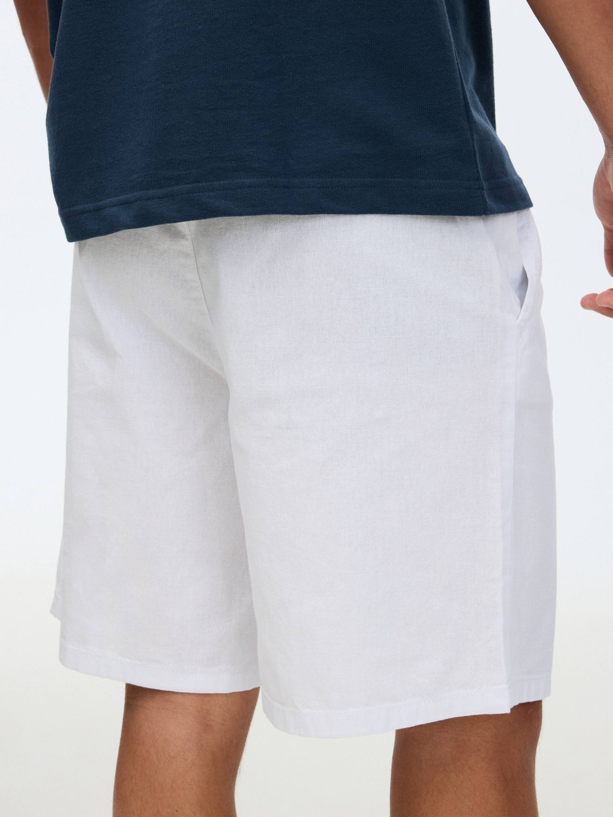 Bermuda cargo jogger de linho branco vista geral frontal