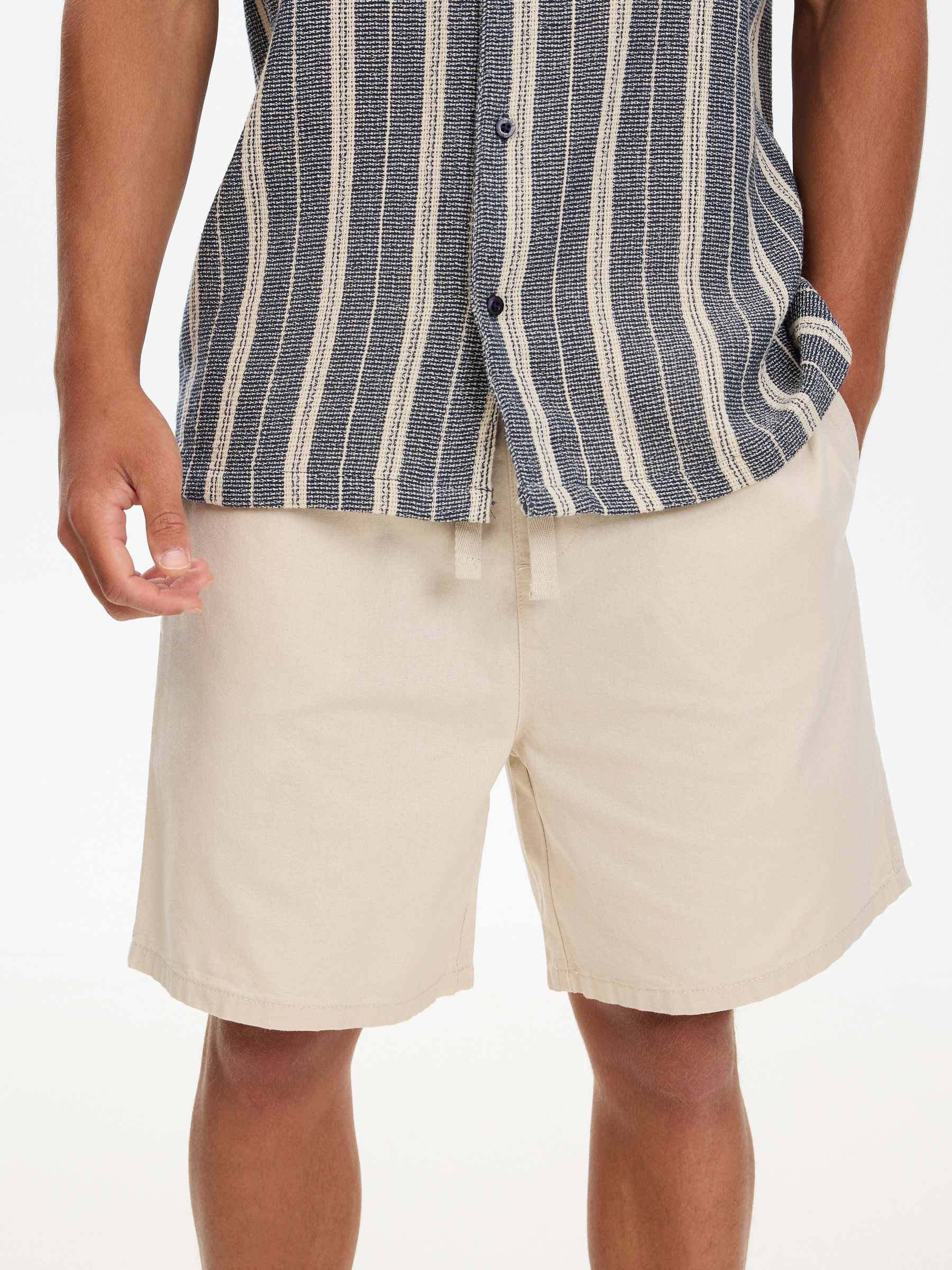 Linen chino bermuda shorts raw middle front view