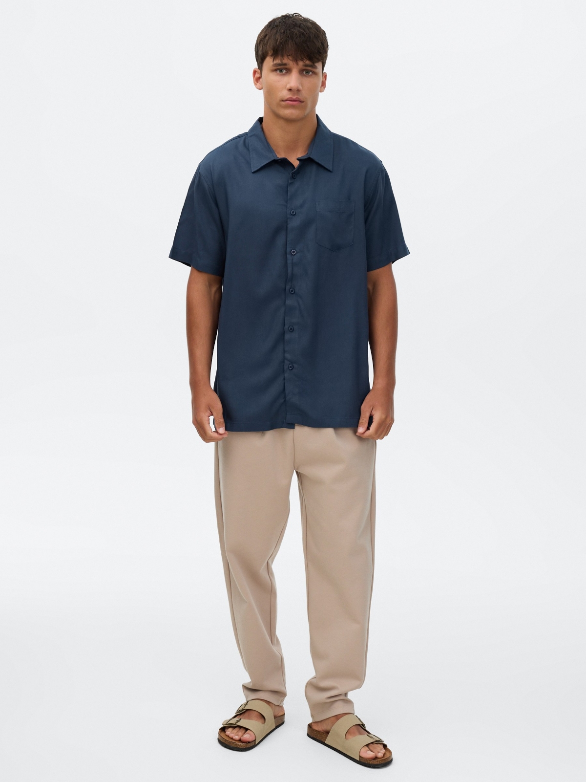 Short-sleeve linen shirt navy front view