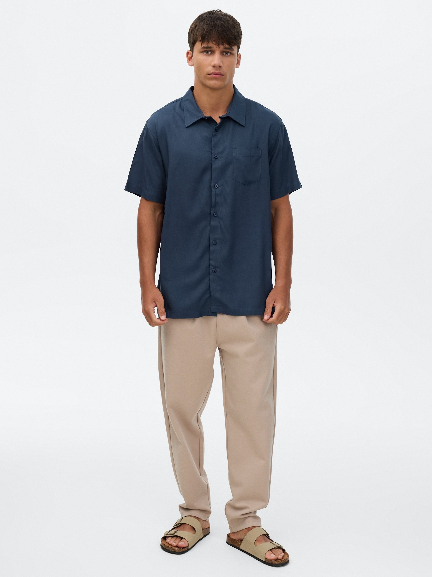Short-sleeve linen shirt navy middle front view