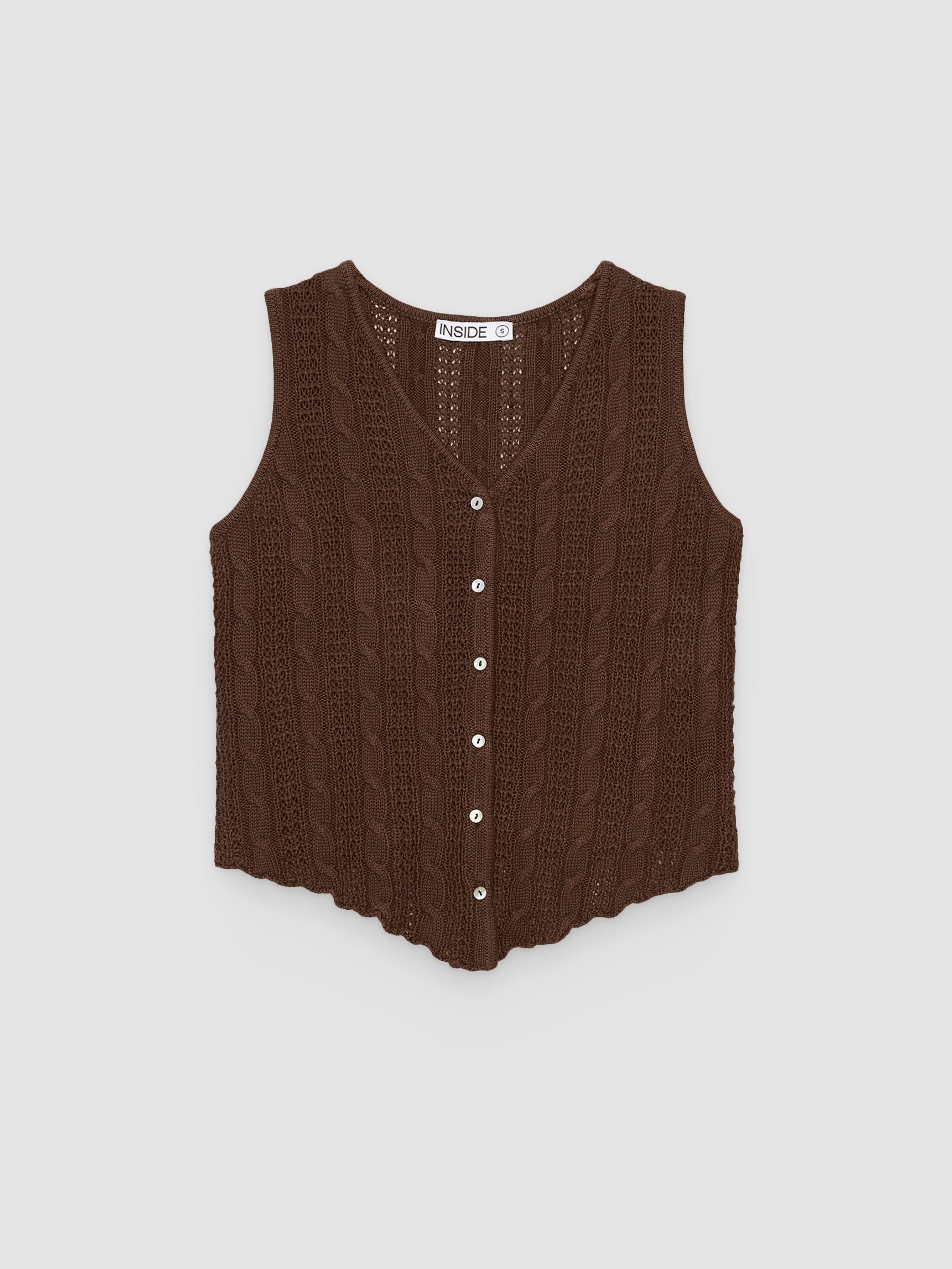 Top em ponto vazado slim com botões chocolate vista meia frontal