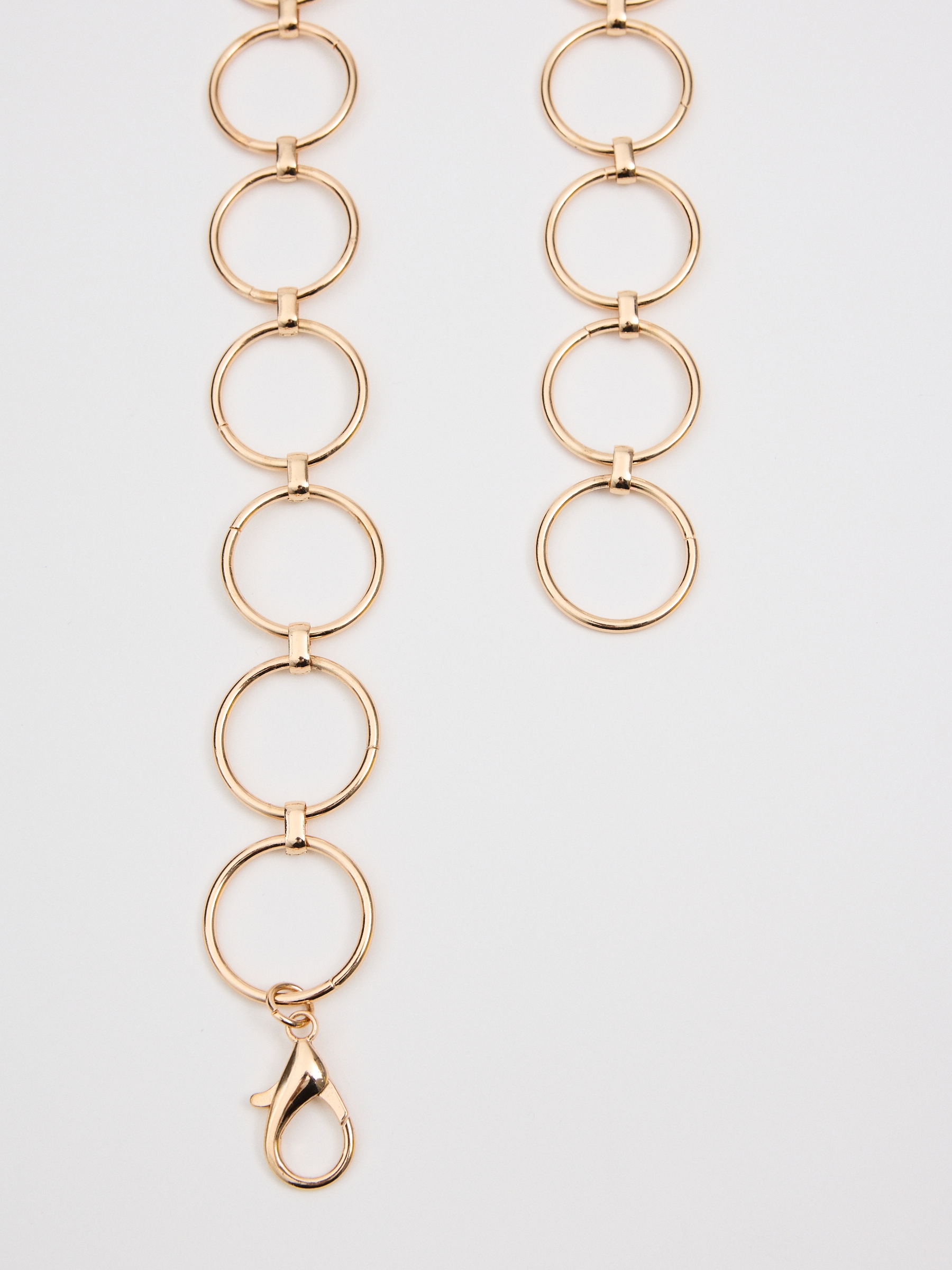 Golden chain belt with round buckle golden