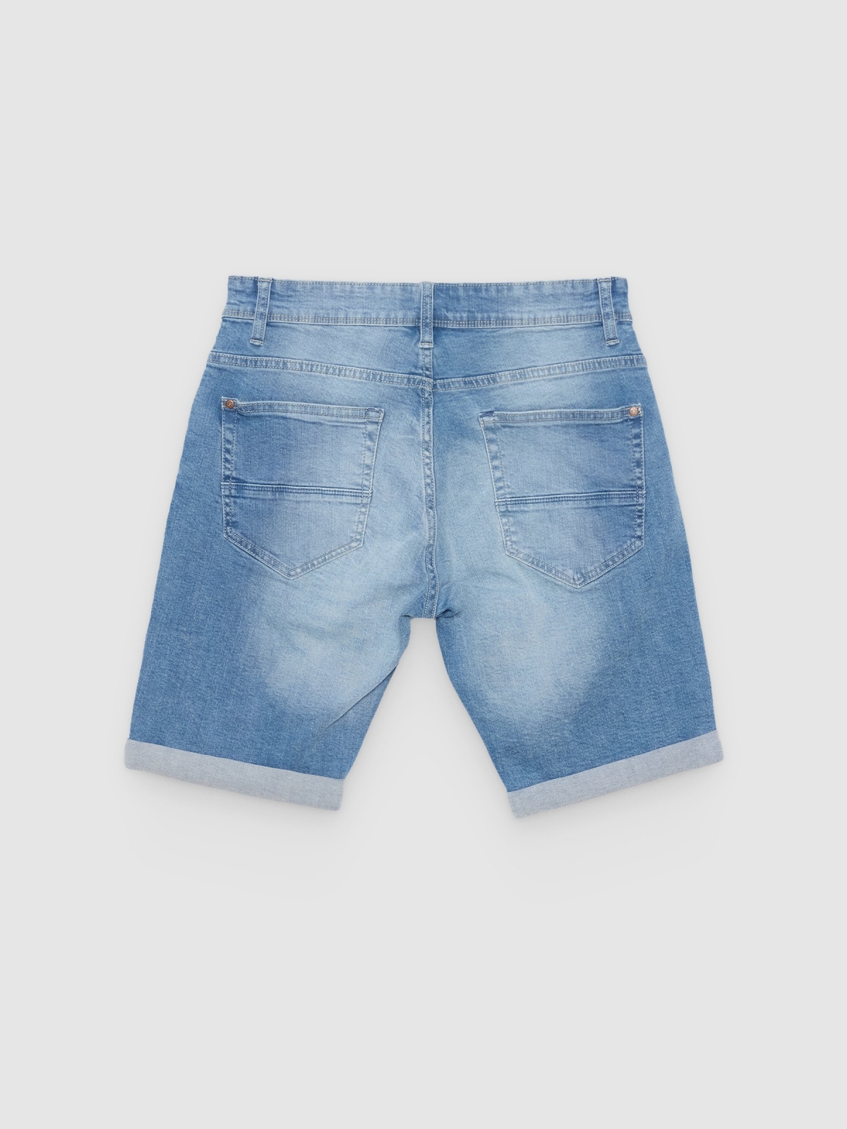 Bermuda vaquera rota regular fit azul vista trasera