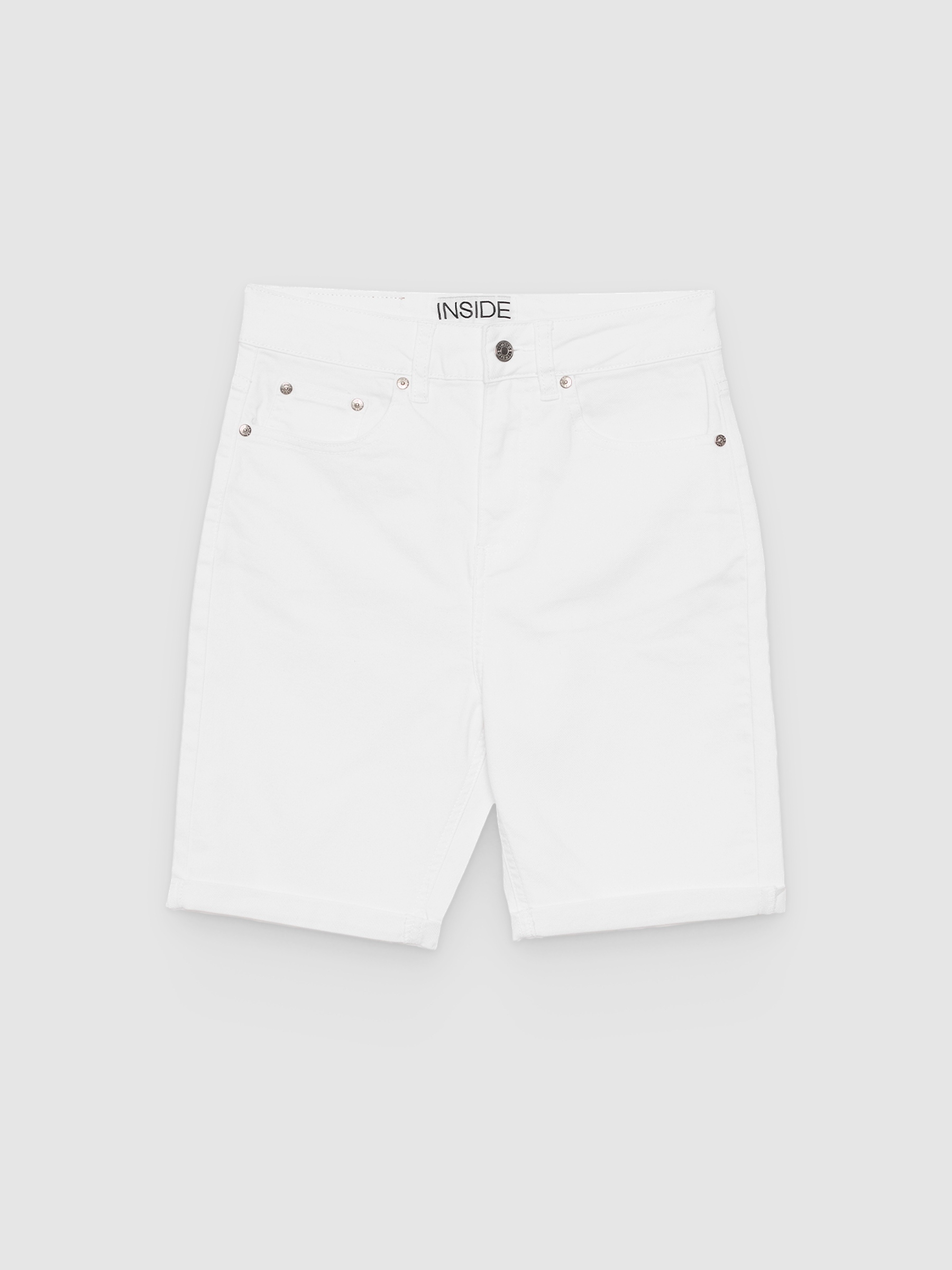 Bermuda slim cintura alta branco vista meia frontal