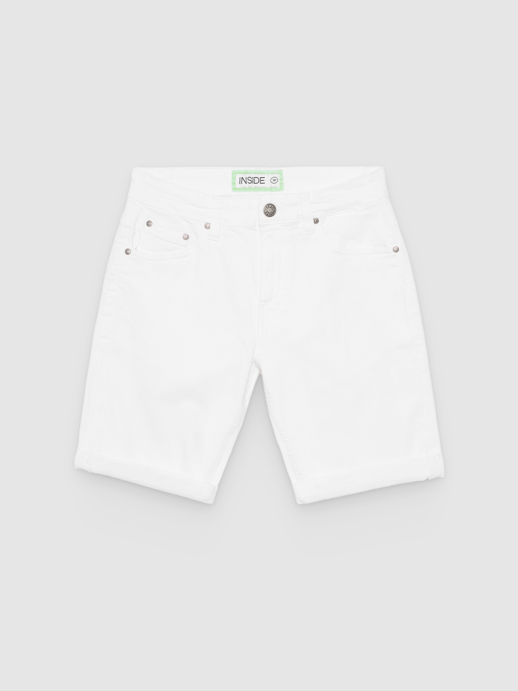 Bermuda jeans slim fit branco vista meia frontal