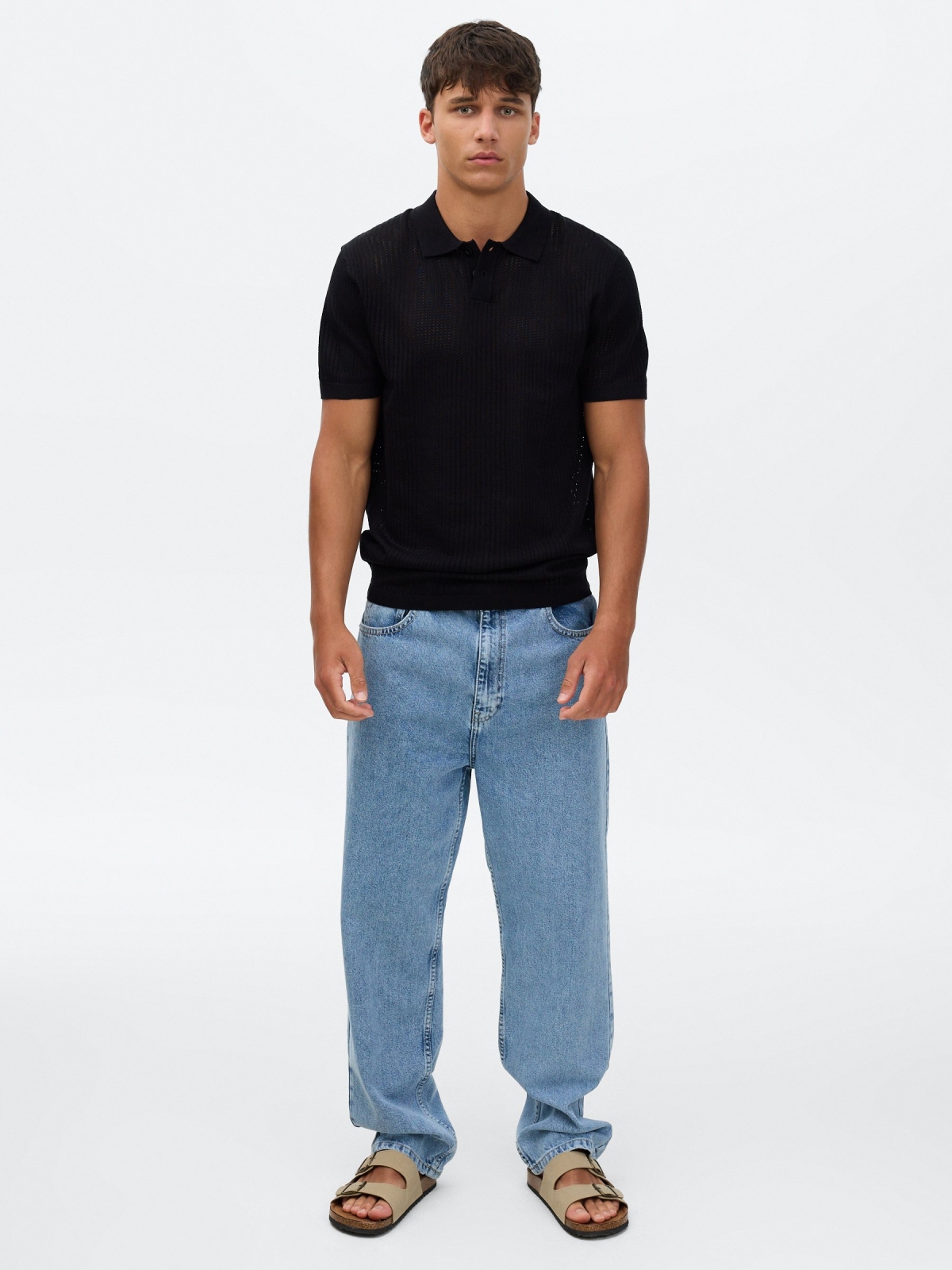 Polo de malha com botões preto vista geral frontal