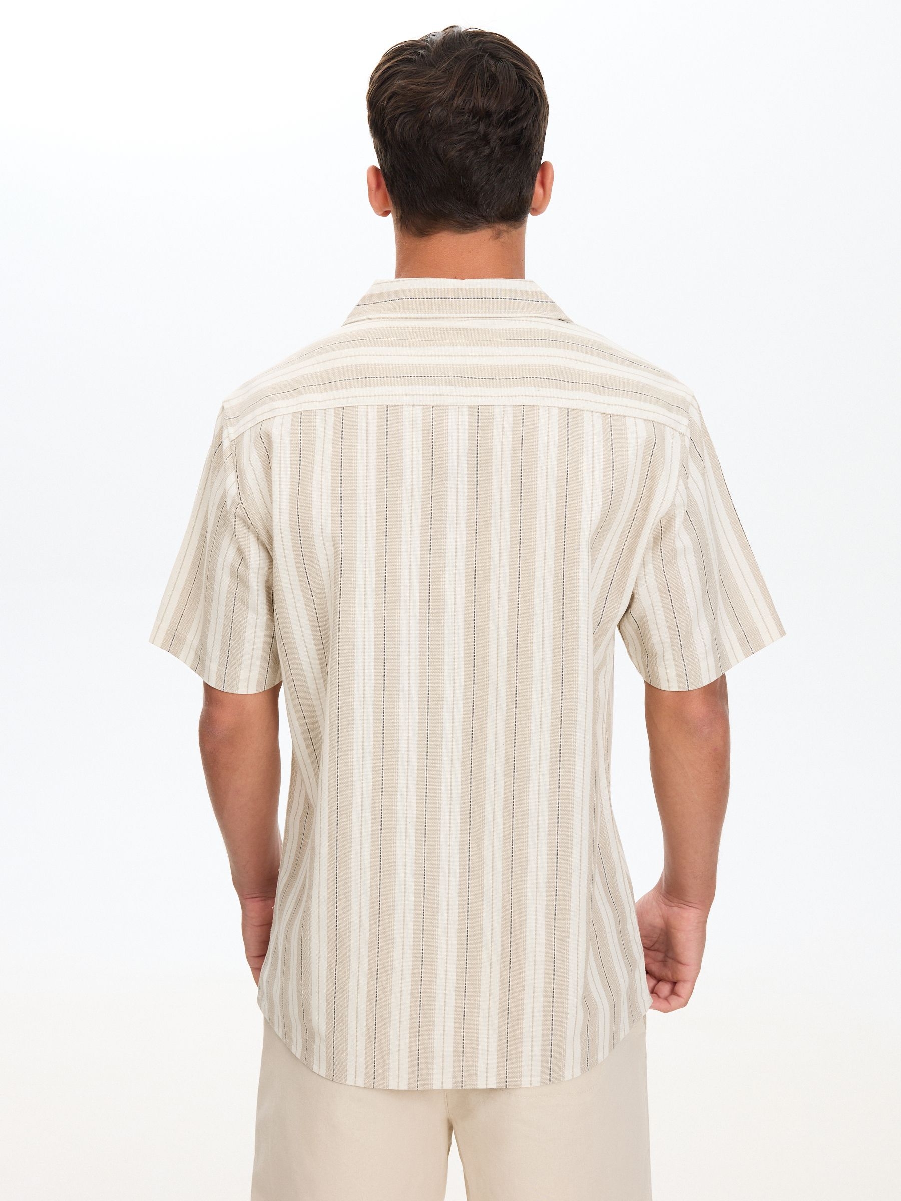 Camisa listras ponto botões crua vista meia frontal