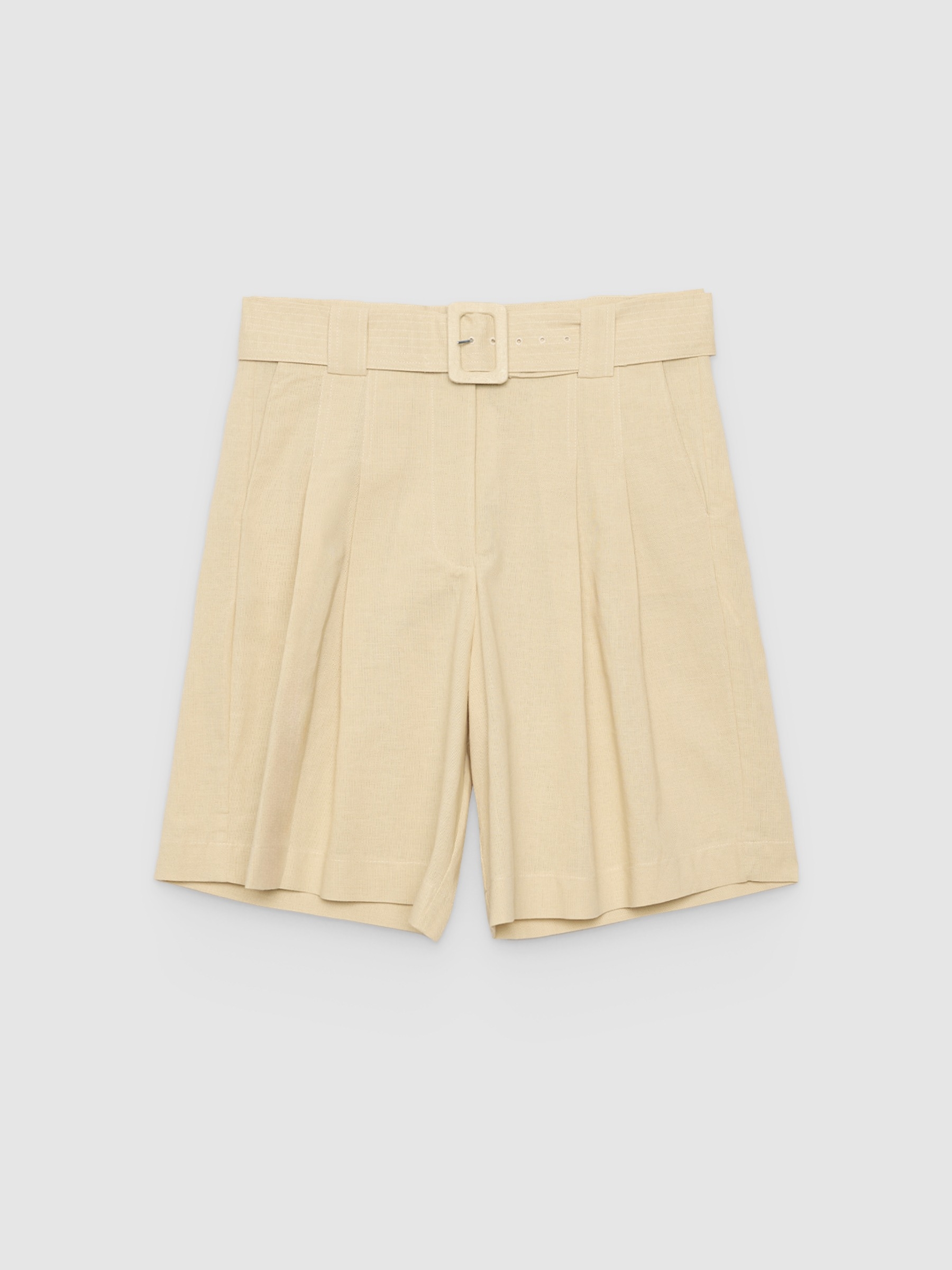 High-waisted linen Bermuda shorts with belt sand middle front view