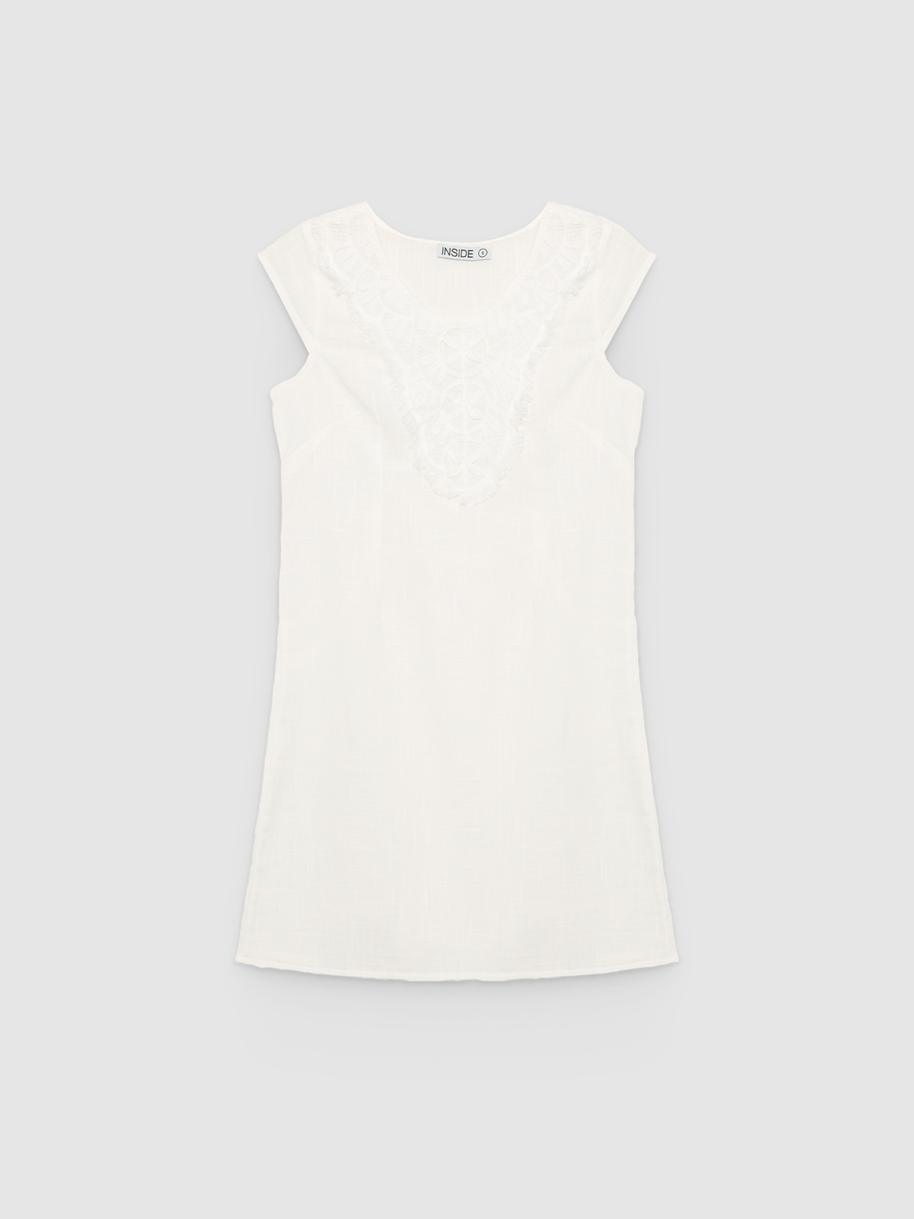 Vestido mini bordado evasê branco vista meia frontal