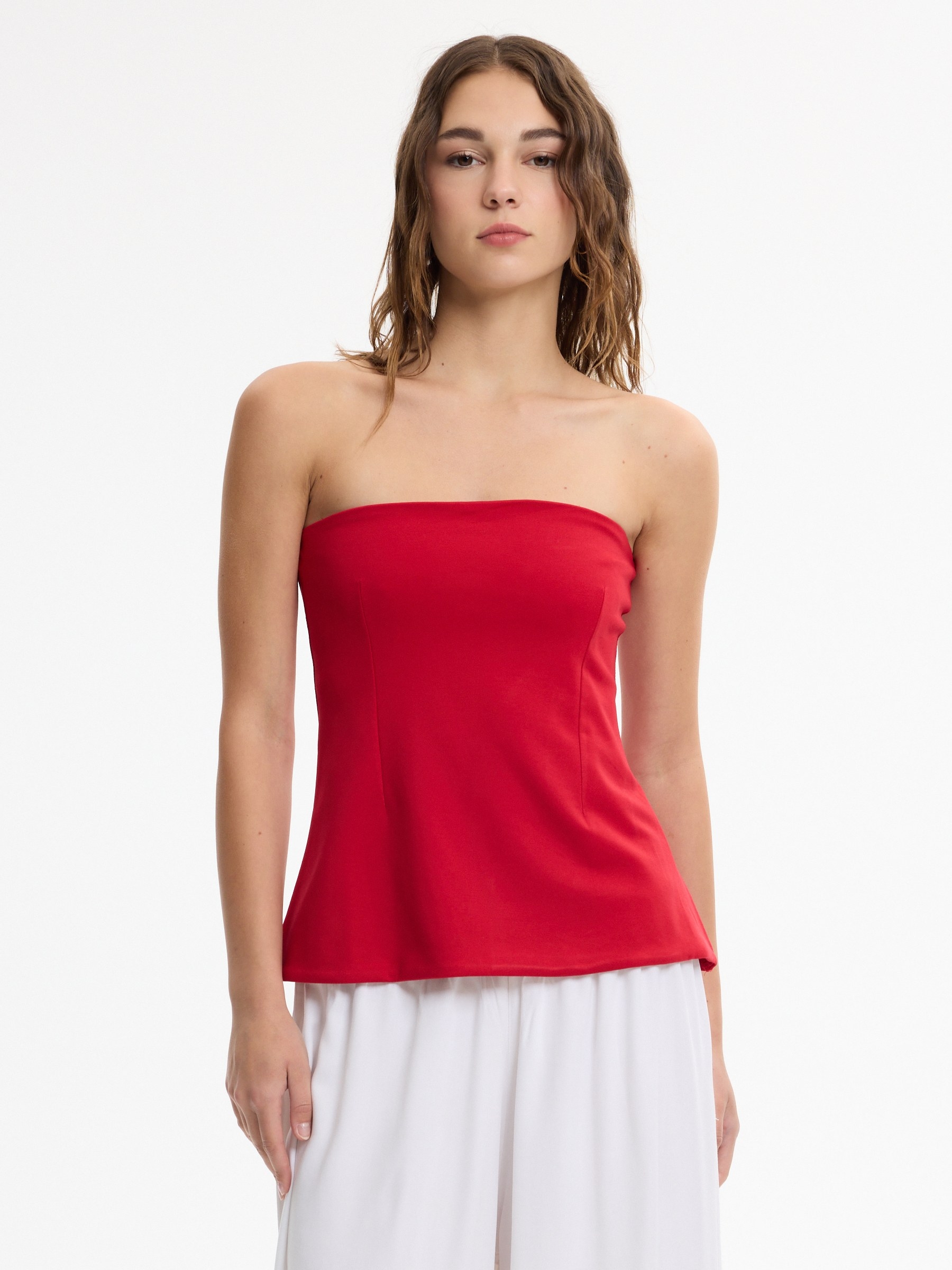 Top bandeau peplum carmín vista media frontal