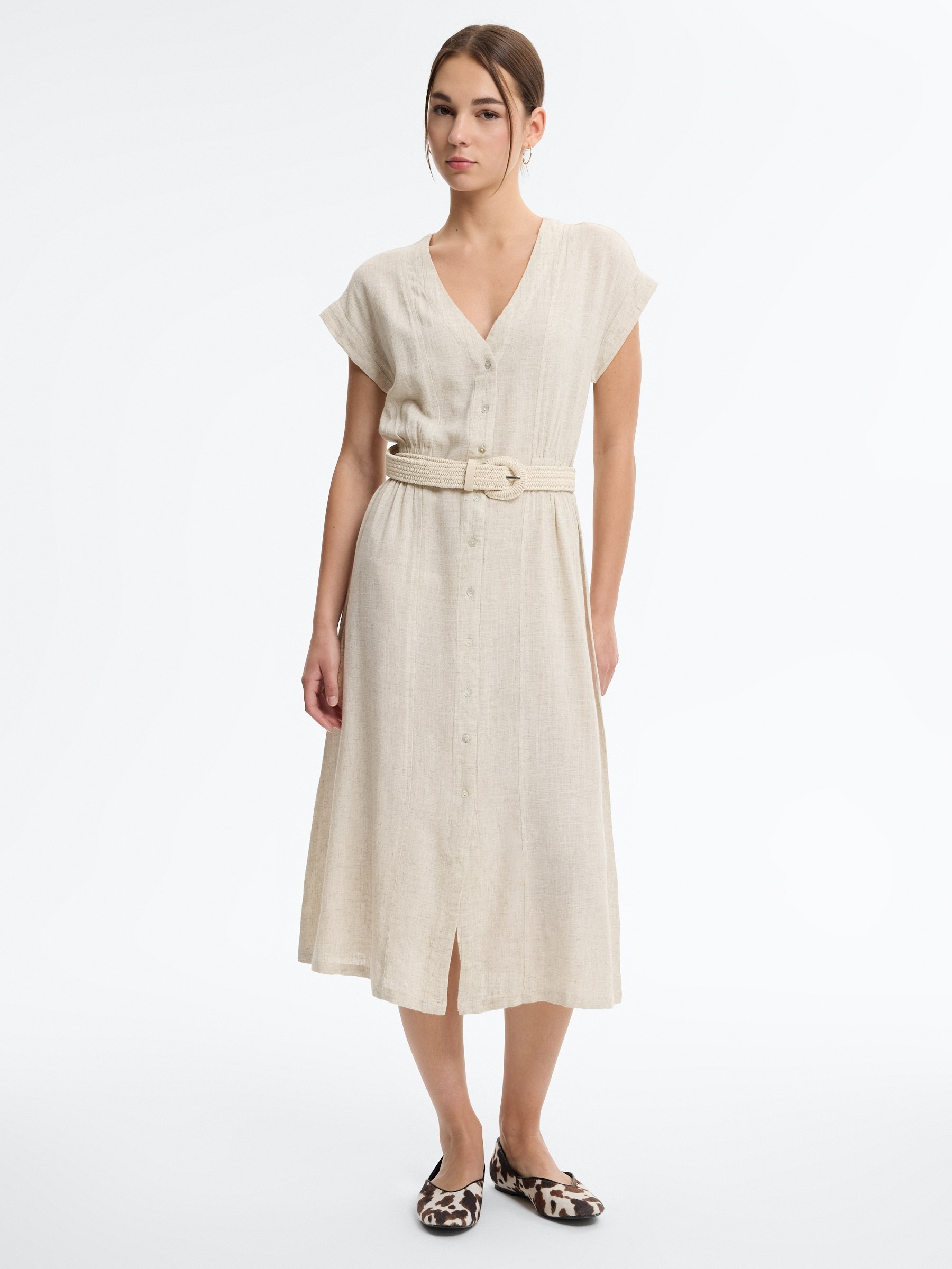 Vestido midi de linho com carcela crua vista meia frontal