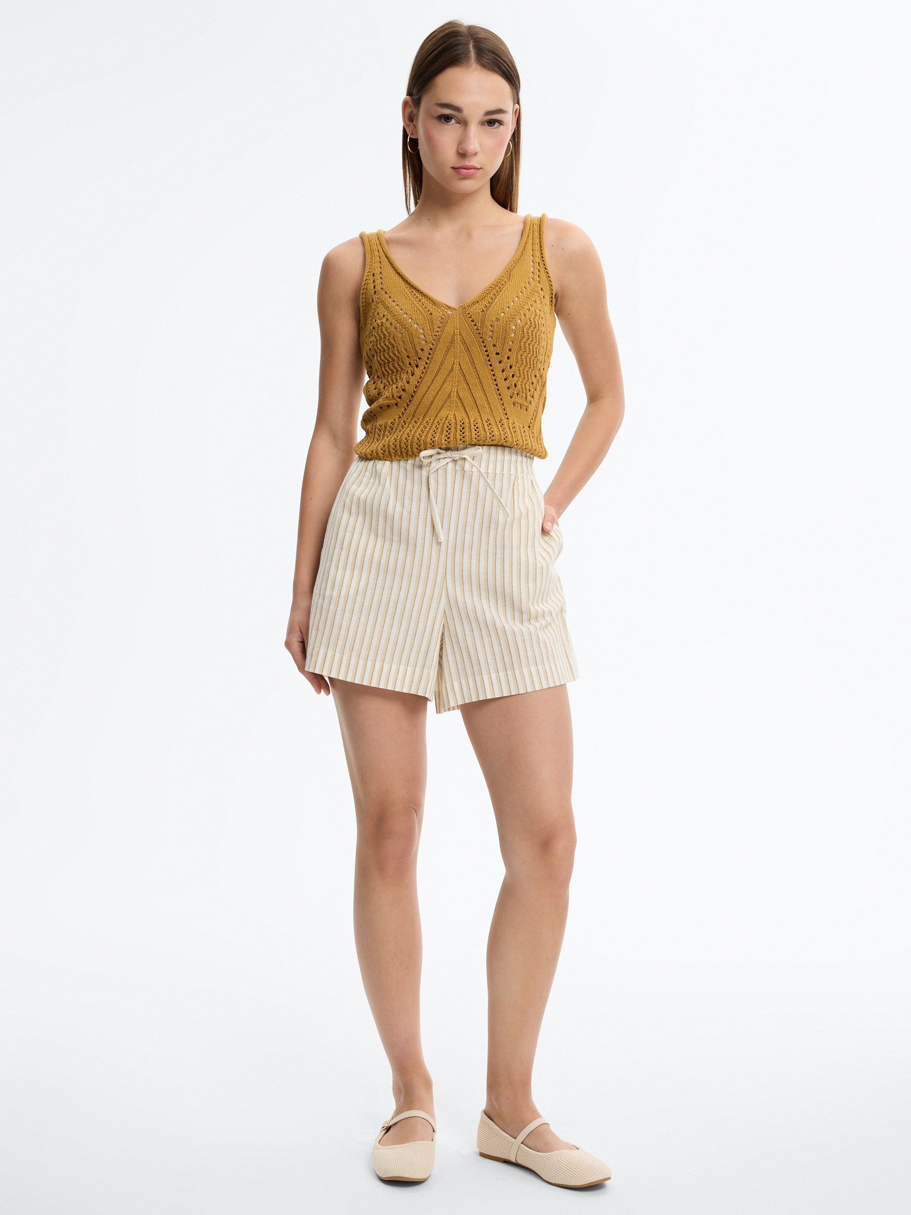 High-waisted striped fluid shorts sand middle front view