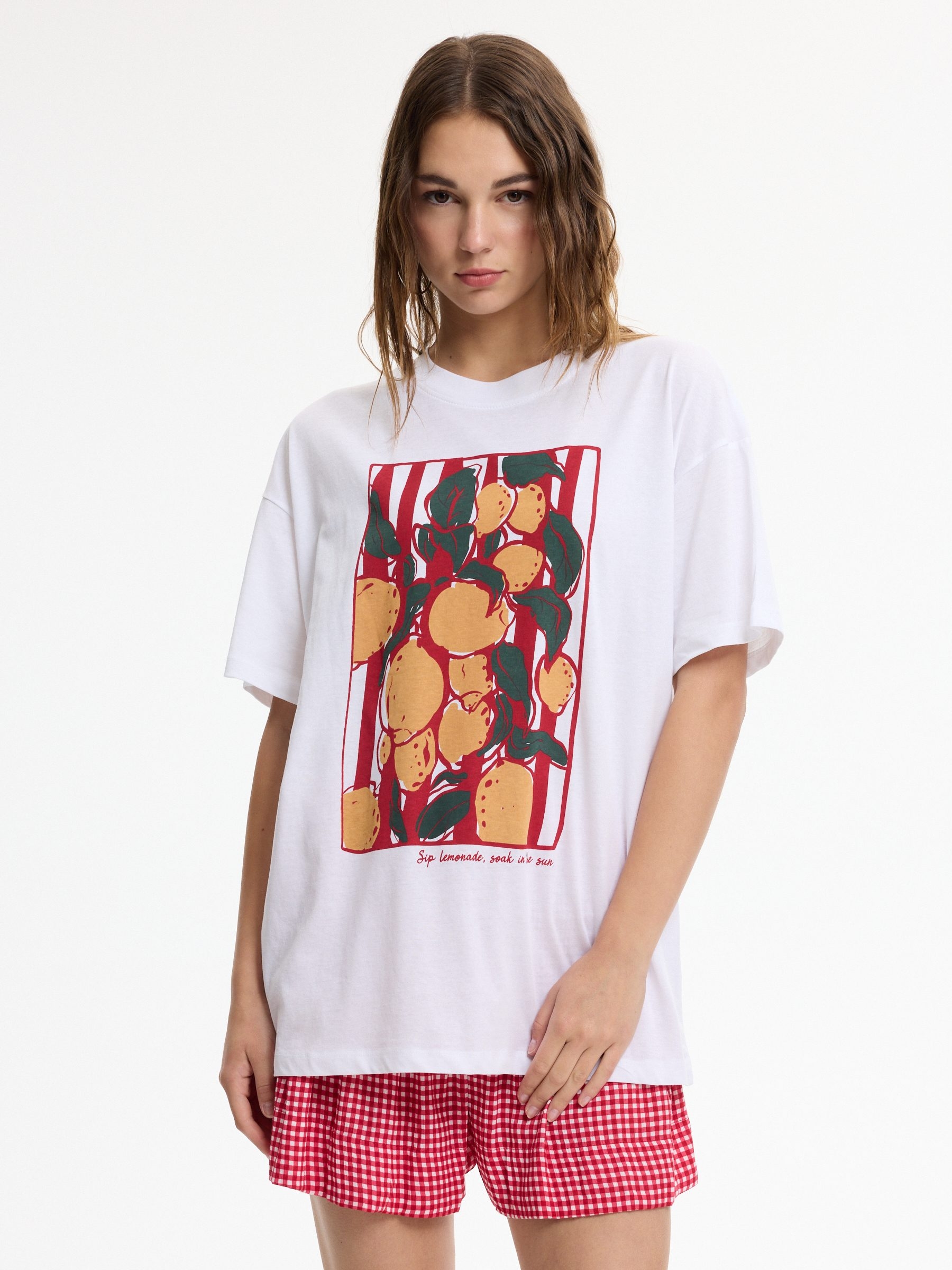 Camiseta oversize limón blanco vista media frontal