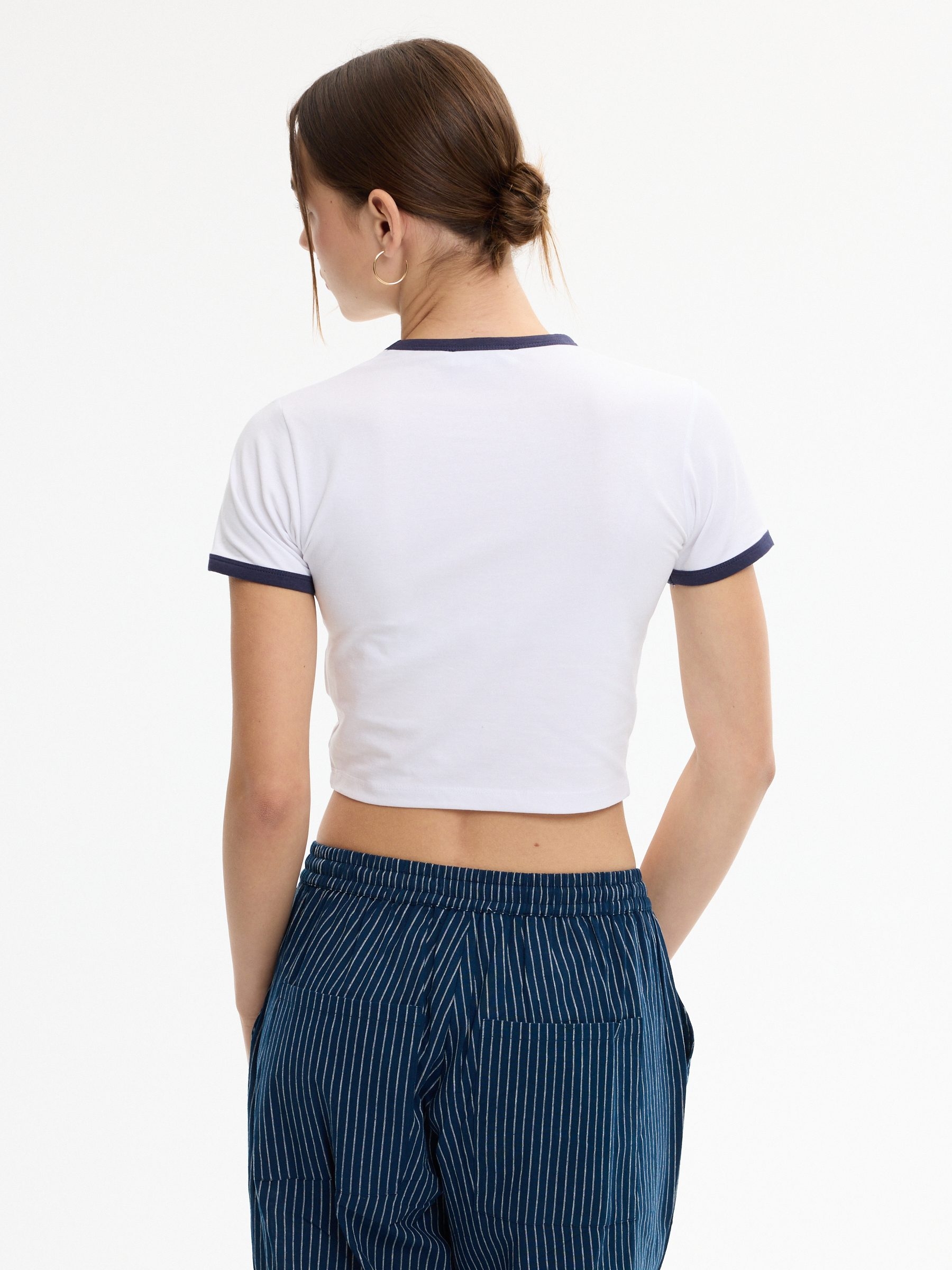 Camiseta cropped tomatoes blanco vista media frontal