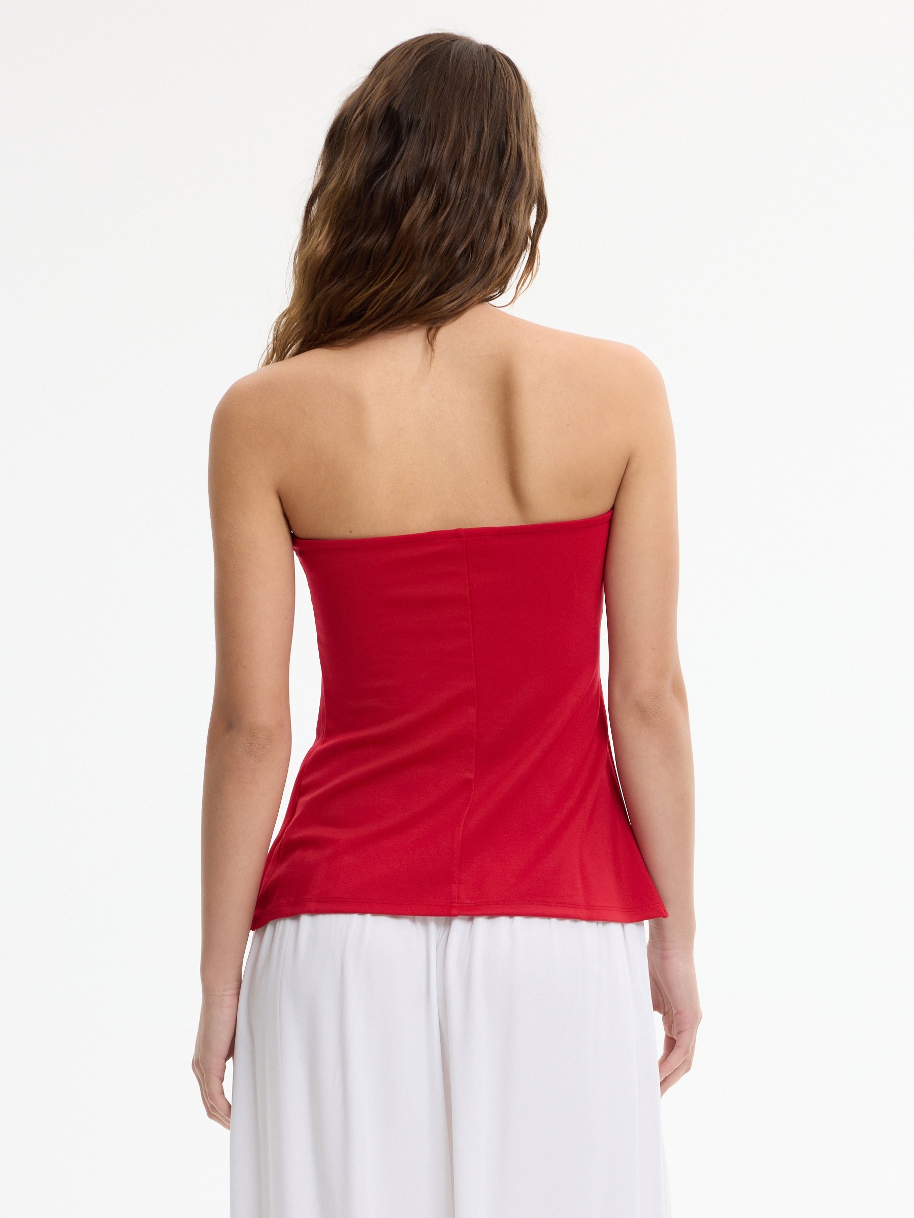 Top bandeau peplum carmín vista media frontal