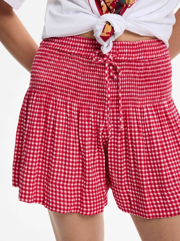 Short de viscose vichy ninho de abelha carmim vista detalhe