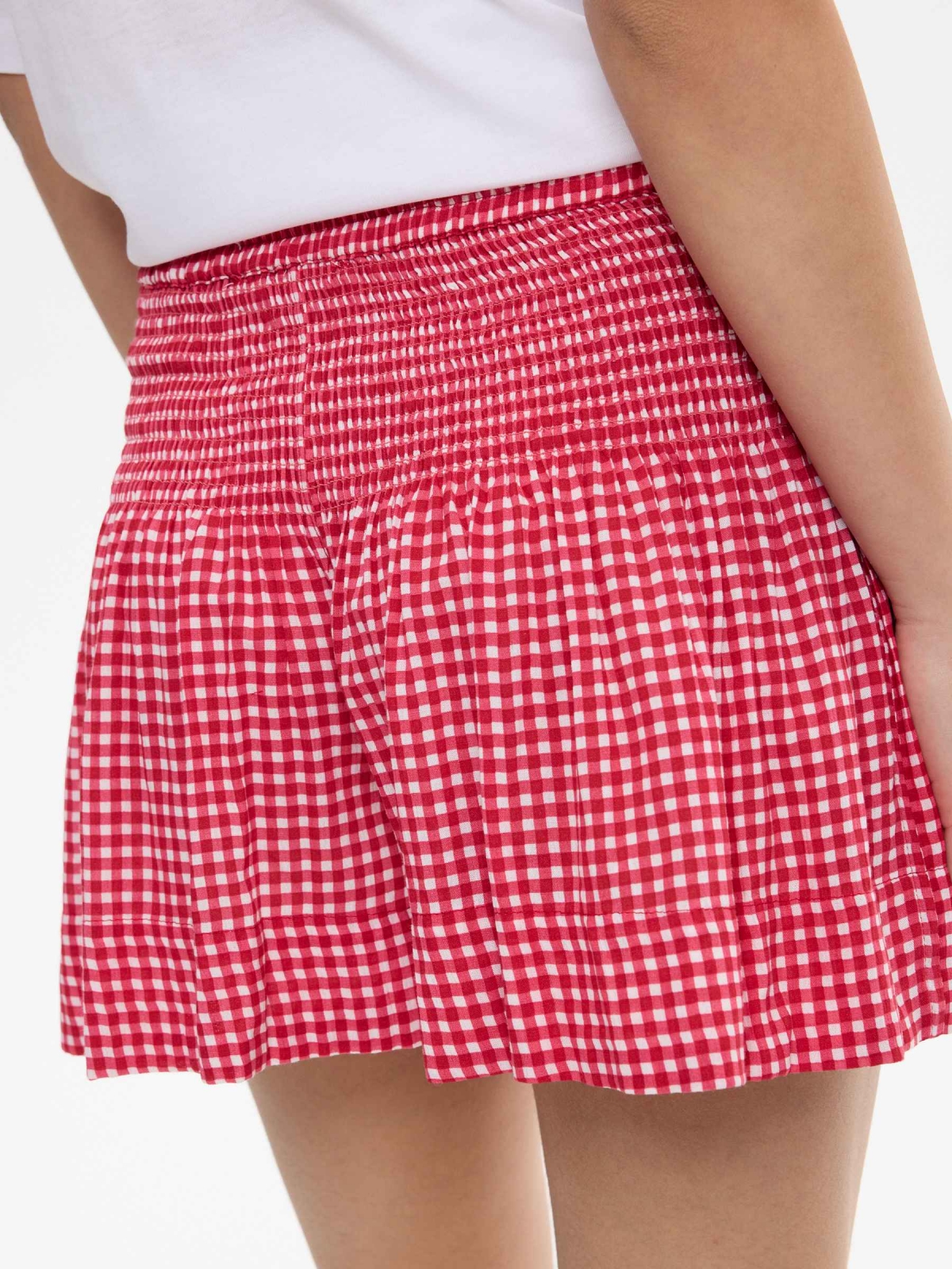 Short de viscose vichy ninho de abelha carmim vista detalhe