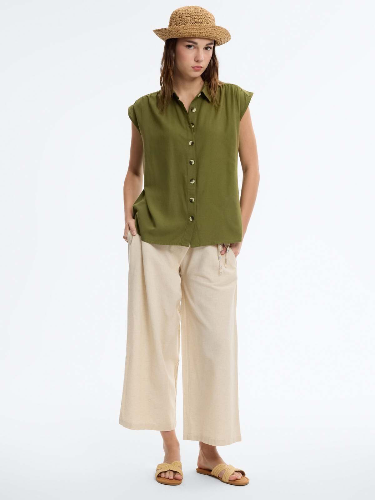 Camisa de linho sem mangas verde vista geral frontal