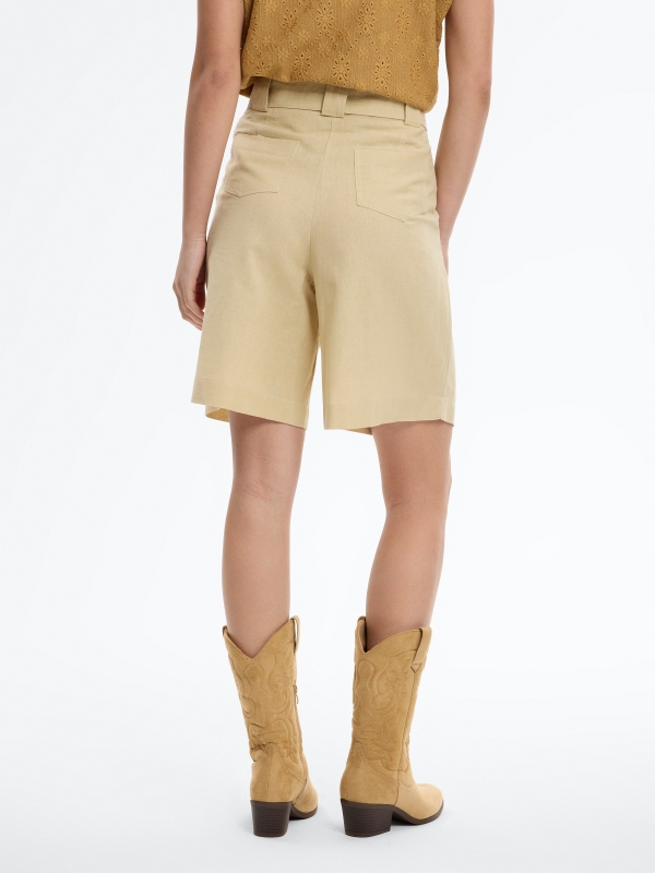 High-waisted linen Bermuda shorts with belt sand front view