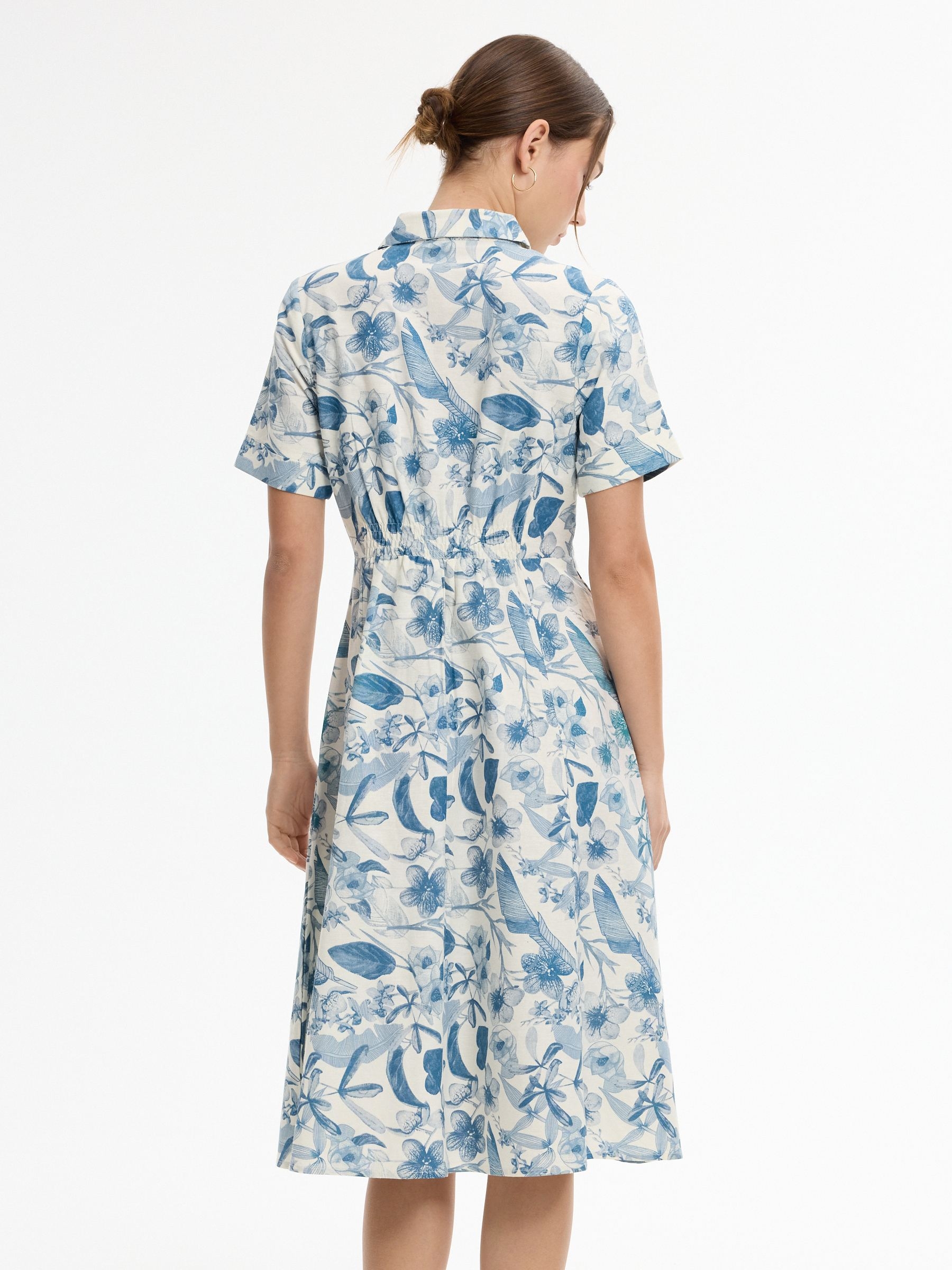 Vestido camisero midi floral blanco vista media frontal