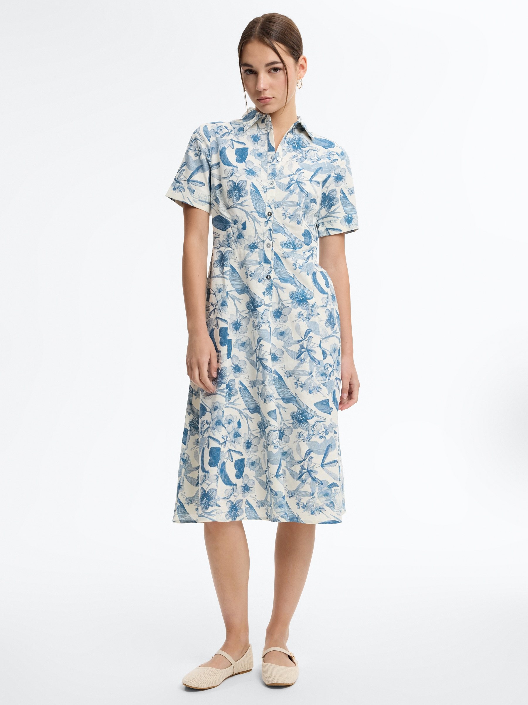 Vestido camisero midi floral blanco vista media frontal