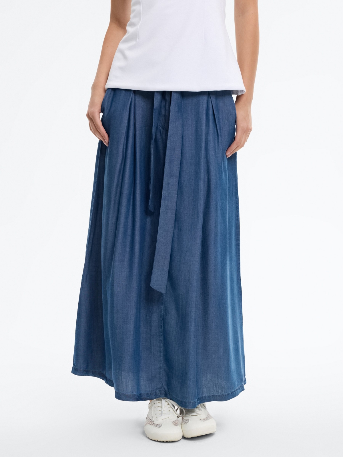 Falda midi vaquera tiro alto azul oscuro vista media trasera