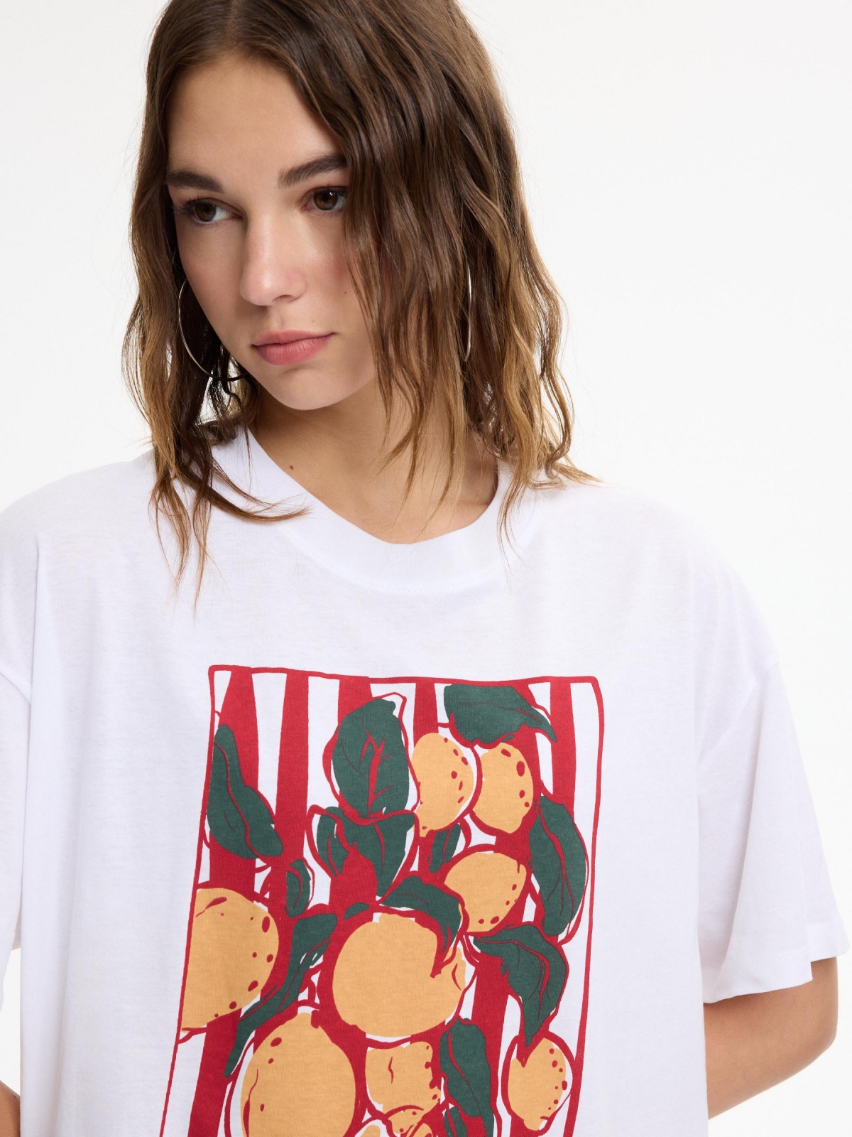 Camiseta oversize limón blanco vista detalle